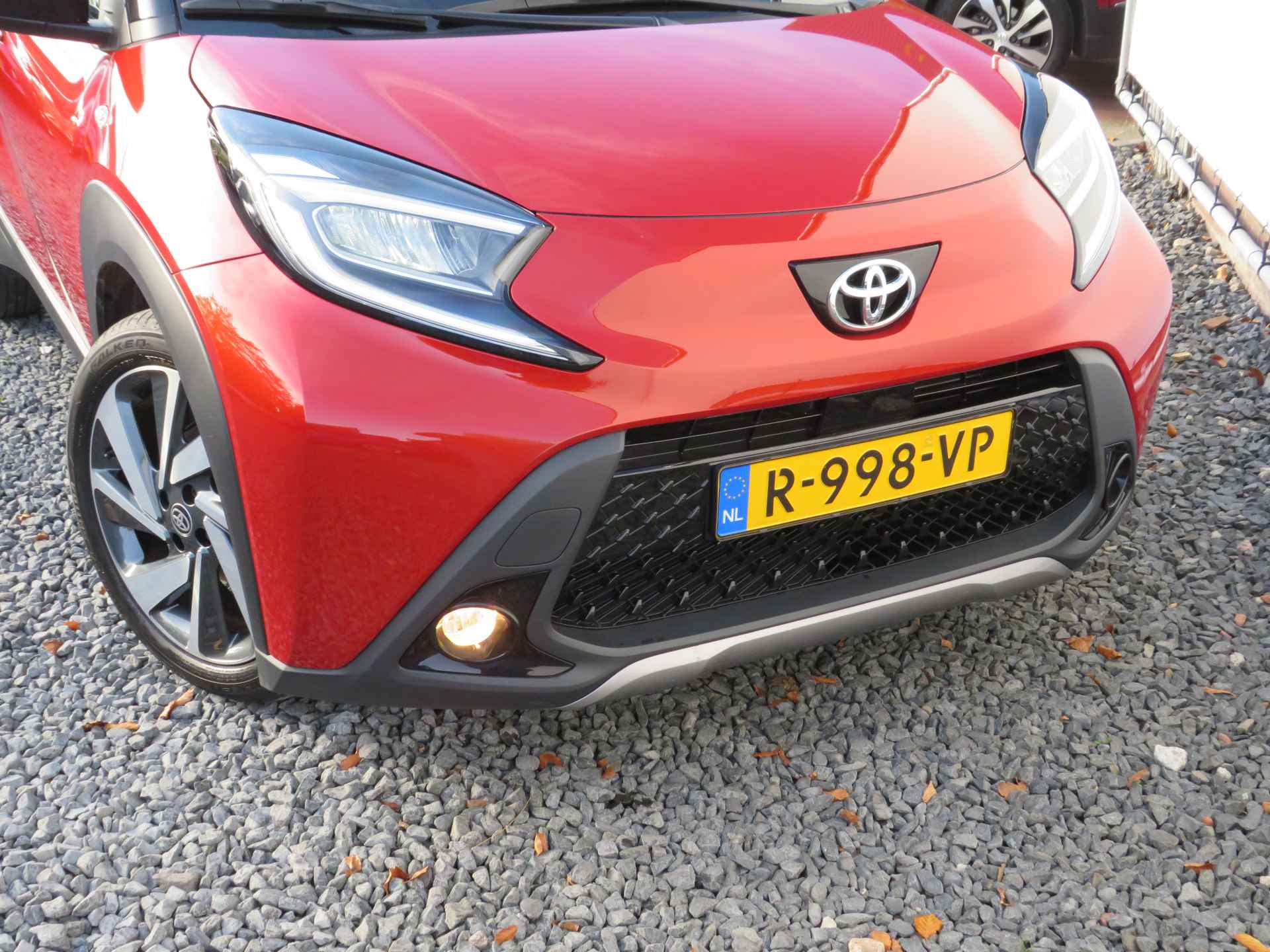 Toyota Aygo X 1.0 VVT-i MT Envy, ORG NL, Camera, Draadloze lader, Navi, JBL geluidsinstallatie, Apple carplay/Android auto - 16/34