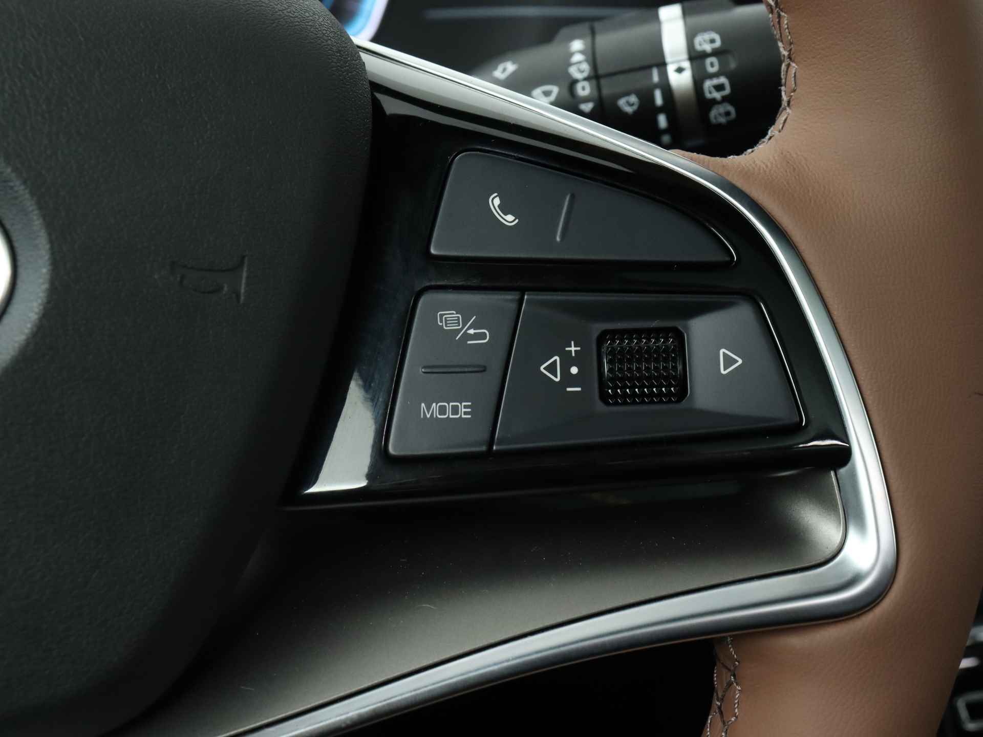 BYD TANG AWD Executive 86 kWh 7p. | €10.000 Voorraad Voordeel! Direct Rijden! | Leder | Panoramadak | 22" LM Velgen | Adaptive Cruise Control | - 18/45