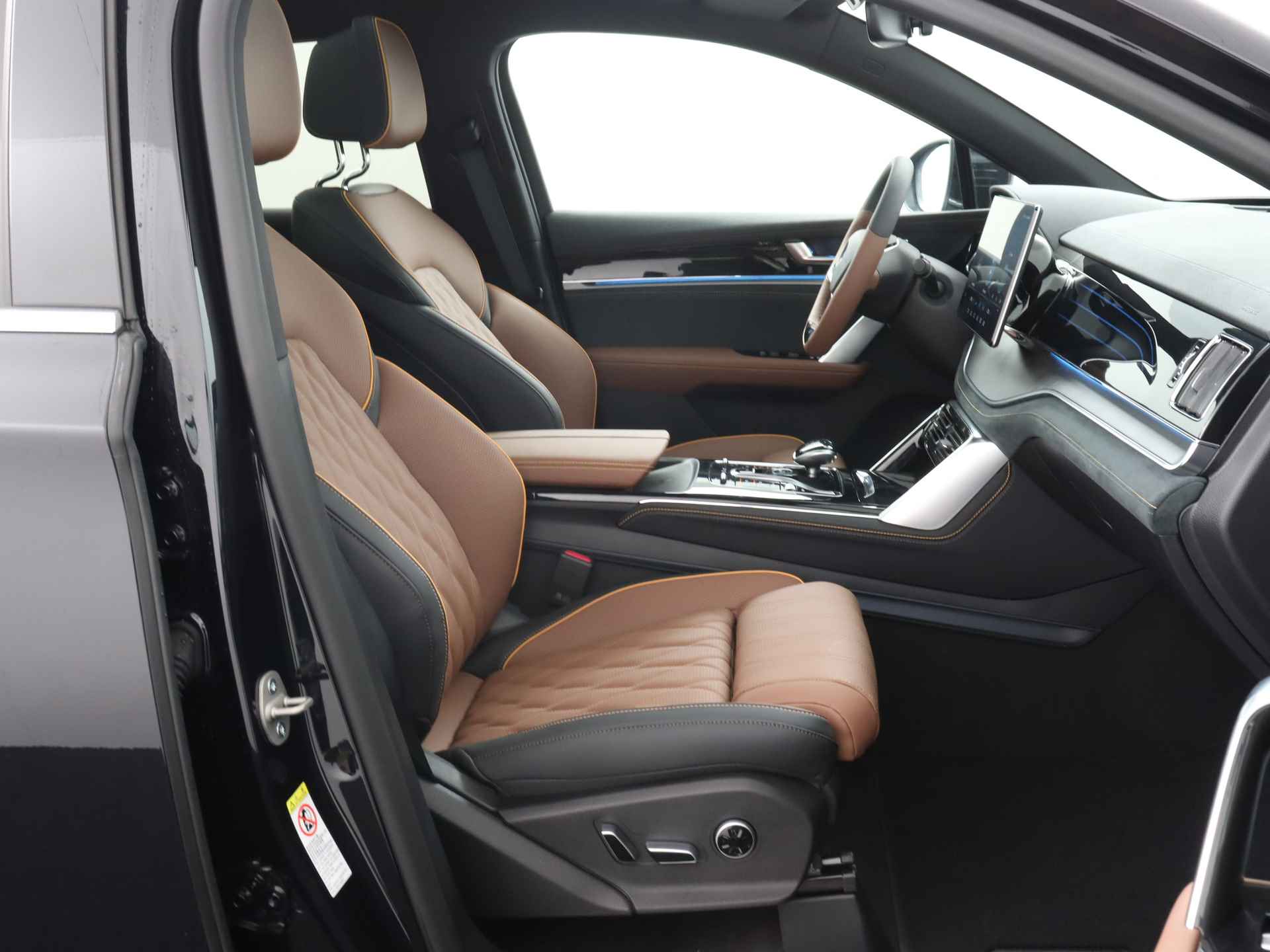 BYD TANG AWD Executive 86 kWh 7p. | €10.000 Voorraad Voordeel! Direct Rijden! | Leder | Panoramadak | 22" LM Velgen | Adaptive Cruise Control | - 25/45