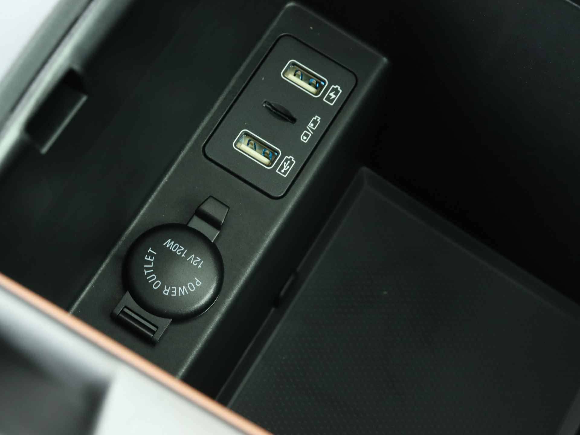 BYD TANG AWD Executive 86 kWh 7p. | €10.000 Voorraad Voordeel! Direct Rijden! | Leder | Panoramadak | 22" LM Velgen | Adaptive Cruise Control | - 29/45