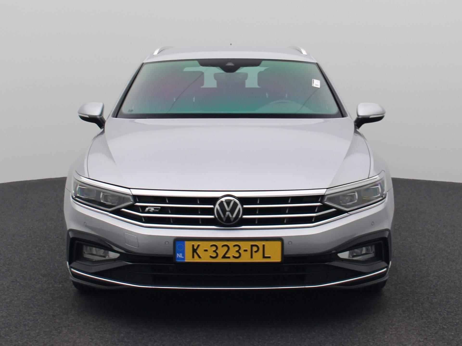 Volkswagen Passat Variant 2.0 TDI R-Line Business + 150 PK DSG | Automaat | Navigatie | Apple Carplay | Android Auto | Parkeersensoren | DAB | Adaptive Cruise Control | Digital Cockpit Pro | Stoelverwarming | Achterklep Elektrisch | Camera | - 4/43