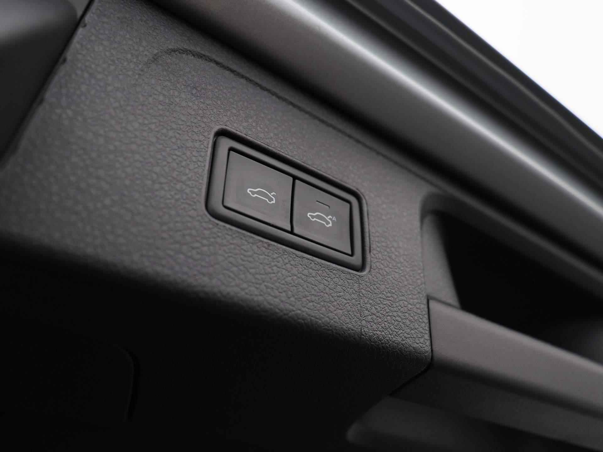 Volkswagen Passat Variant 2.0 TDI R-Line Business + 150 PK DSG | Automaat | Navigatie | Apple Carplay | Android Auto | Parkeersensoren | DAB | Adaptive Cruise Control | Digital Cockpit Pro | Stoelverwarming | Achterklep Elektrisch | Camera | - 16/43