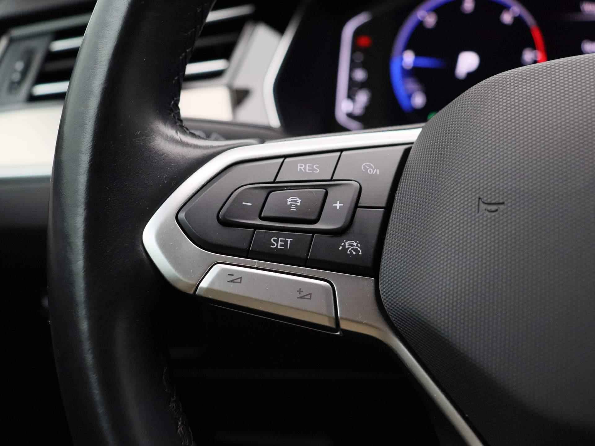 Volkswagen Passat Variant 2.0 TDI R-Line Business + 150 PK DSG | Automaat | Navigatie | Apple Carplay | Android Auto | Parkeersensoren | DAB | Adaptive Cruise Control | Digital Cockpit Pro | Stoelverwarming | Achterklep Elektrisch | Camera | - 25/43