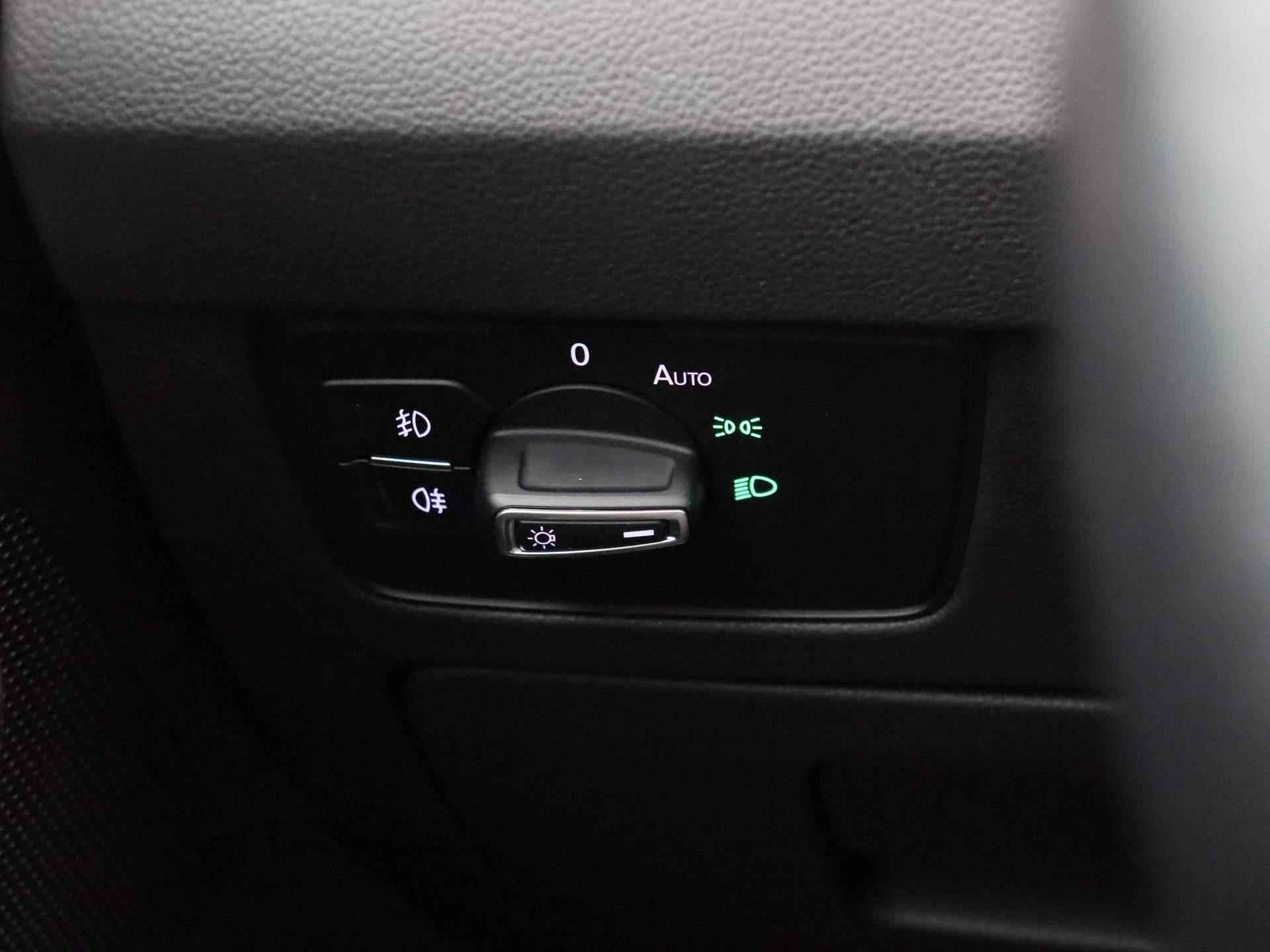 Volkswagen Passat Variant 2.0 TDI R-Line Business + 150 PK DSG | Automaat | Navigatie | Apple Carplay | Android Auto | Parkeersensoren | DAB | Adaptive Cruise Control | Digital Cockpit Pro | Stoelverwarming | Achterklep Elektrisch | Camera | - 27/43