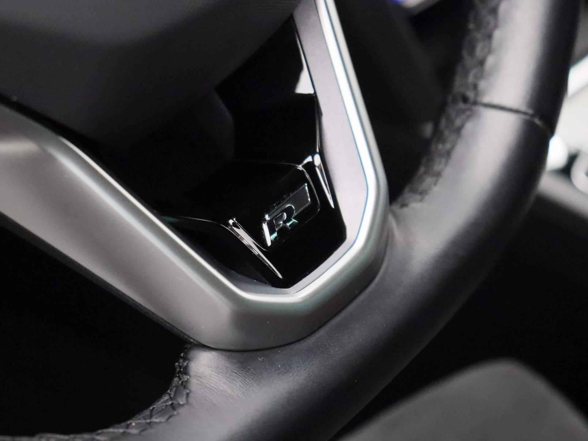 Volkswagen Passat Variant 2.0 TDI R-Line Business + 150 PK DSG | Automaat | Navigatie | Apple Carplay | Android Auto | Parkeersensoren | DAB | Adaptive Cruise Control | Digital Cockpit Pro | Stoelverwarming | Achterklep Elektrisch | Camera | - 34/43