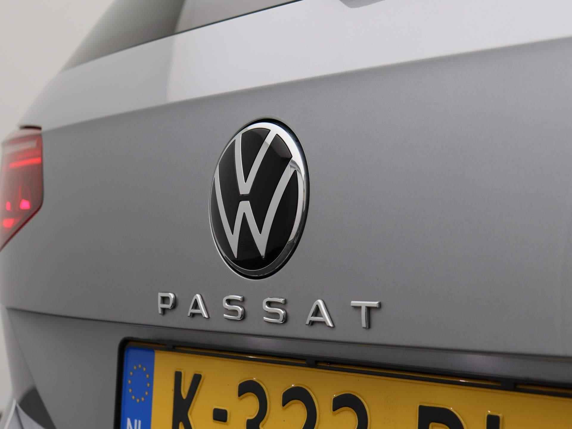 Volkswagen Passat Variant 2.0 TDI R-Line Business + 150 PK DSG | Automaat | Navigatie | Apple Carplay | Android Auto | Parkeersensoren | DAB | Adaptive Cruise Control | Digital Cockpit Pro | Stoelverwarming | Achterklep Elektrisch | Camera | - 36/43