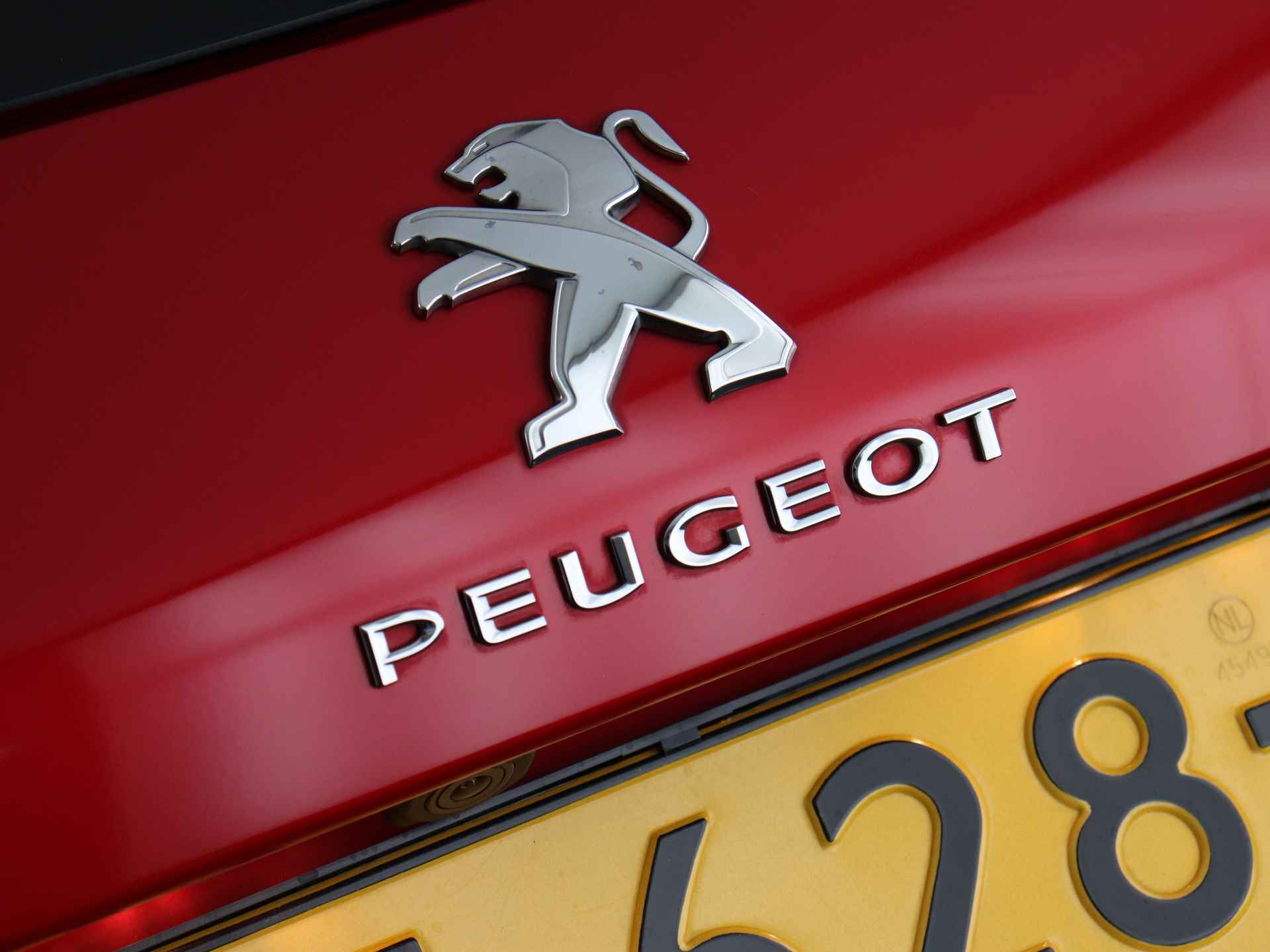 Peugeot 308 1.2 PureTech Allure (Adap Cruise / Climate / Navi / Inparkeersysteem / PDC & Camera) - 42/63