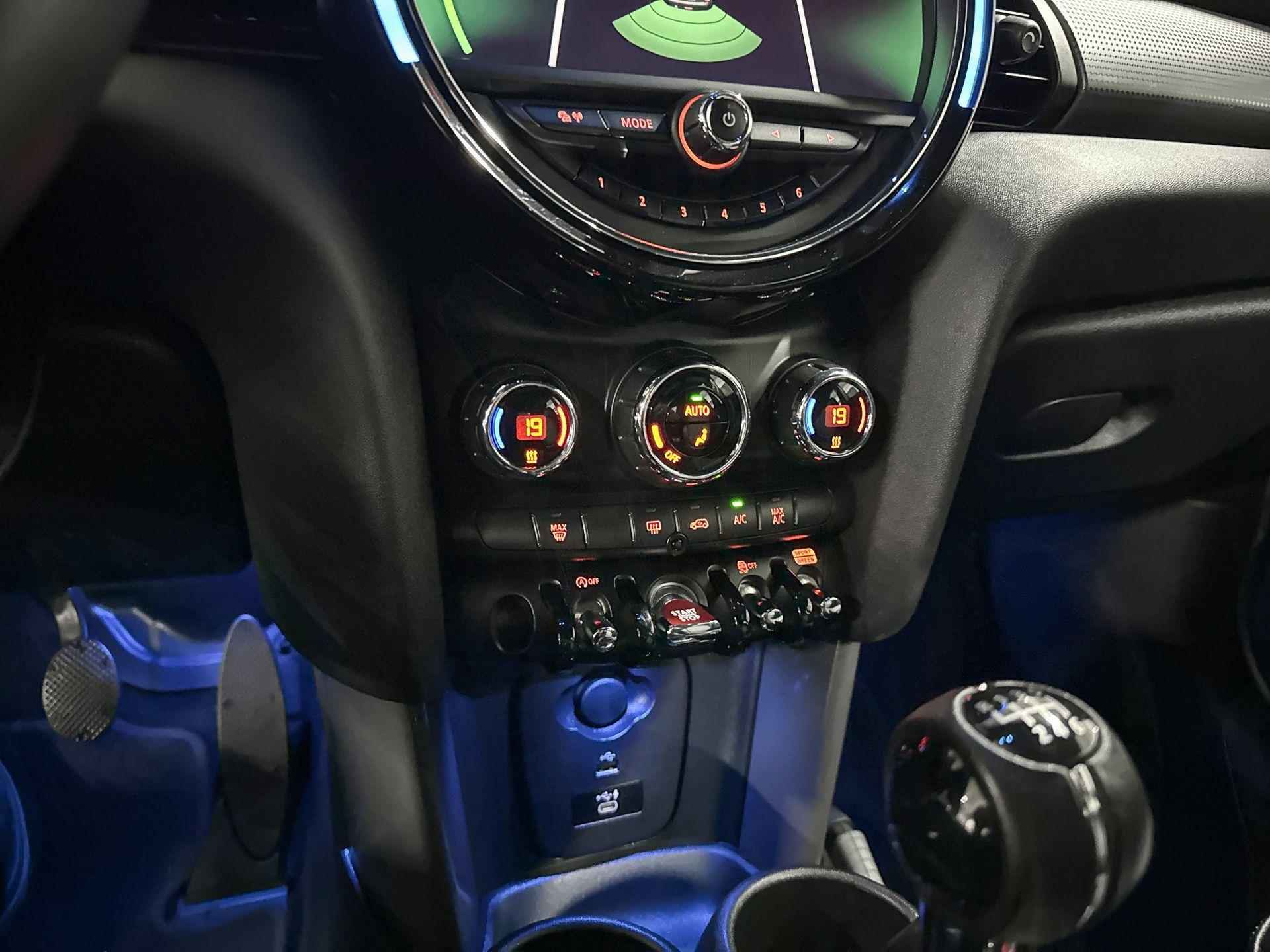 MINI 5-deurs Cooper | Apple CarPlay | Park Distance Control | Comforttoegang - 15/22