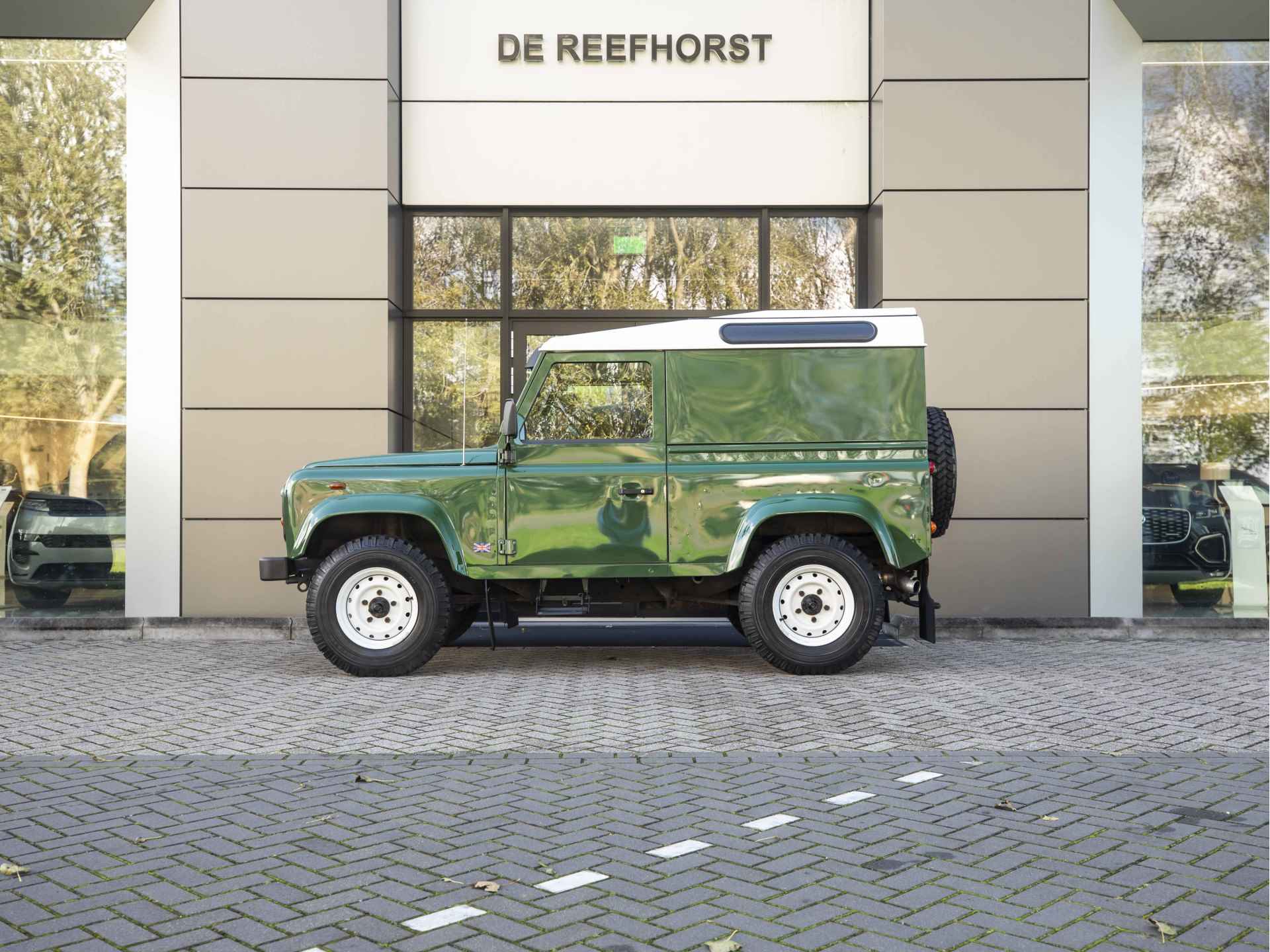 Land Rover Defender 2.5 Td5 Hard Top 90" S | Uniek | Uitstekende Conditie | Origineel | Nieuw door ons geleverd | - 2/39