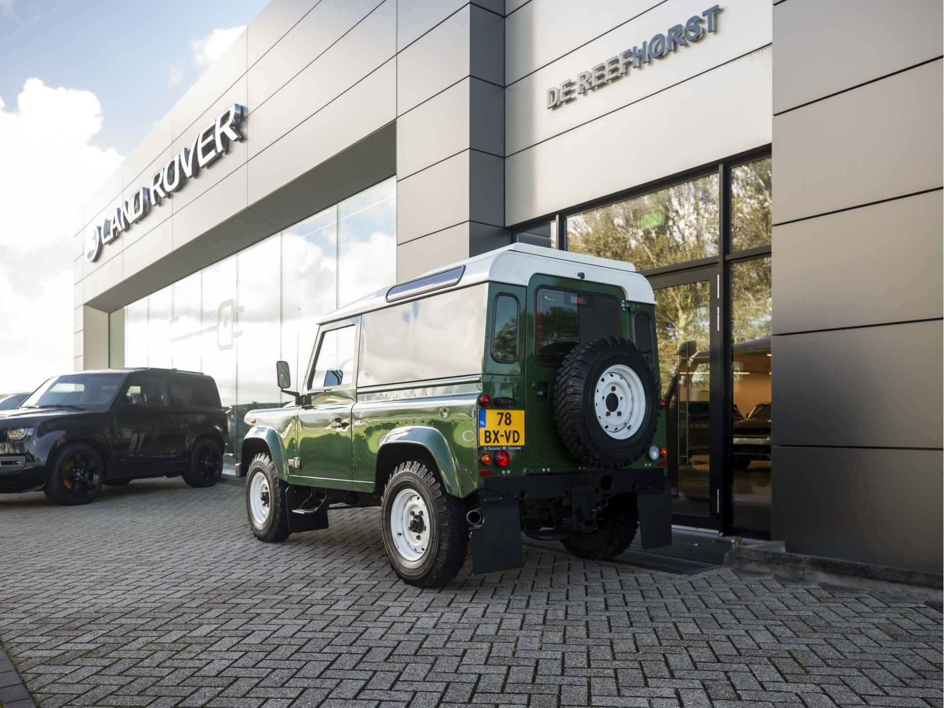 Land Rover Defender 2.5 Td5 Hard Top 90" S | Uniek | Uitstekende Conditie | Origineel | Nieuw door ons geleverd | - 17/39