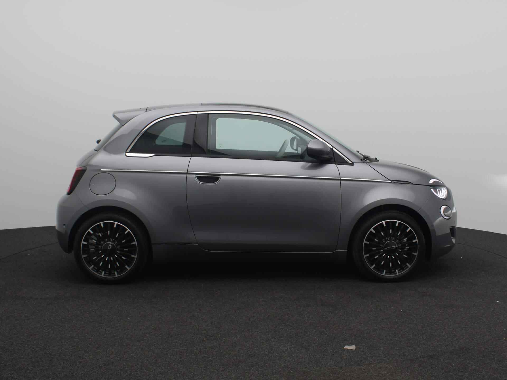 Fiat 500 La Prima 42 kWh | 17'' LM. Velgen | Lederen Stoelbekleding | Parkeercamera Achter | 360 Parkeersensoren | - 6/9