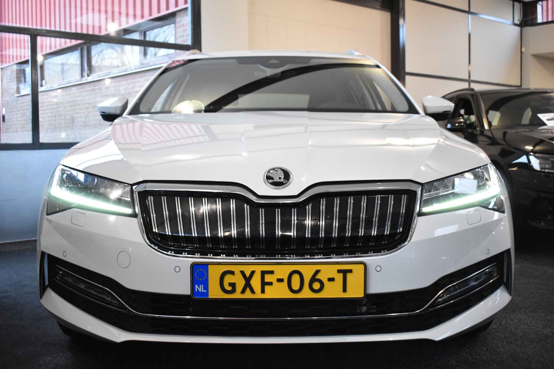 Škoda Superb Combi iV 218PK DSG HYBRID BUSINESS PLUS CARPLAY/PDC/NAVI - 5/44