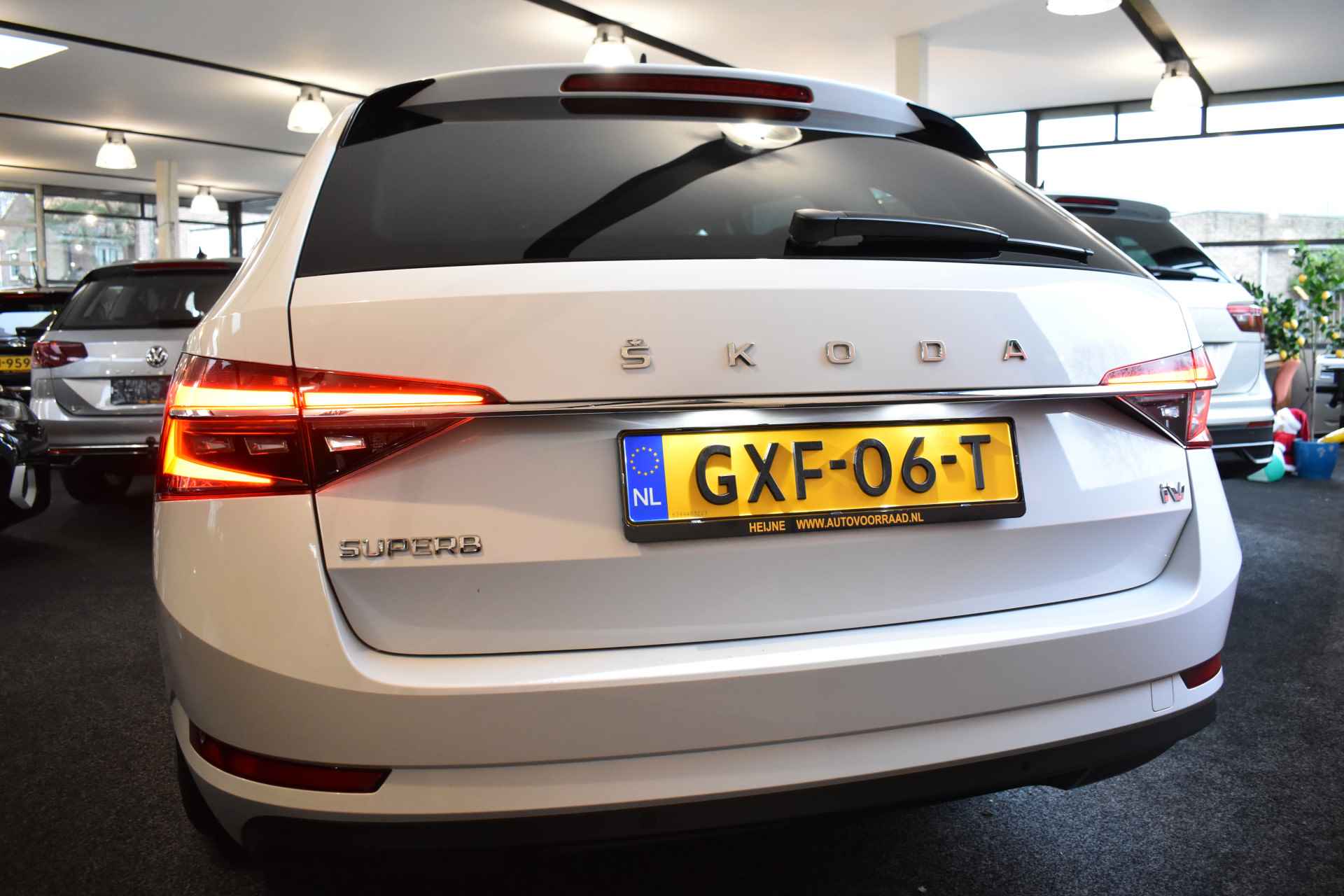 Škoda Superb Combi iV 218PK DSG HYBRID BUSINESS PLUS CARPLAY/PDC/NAVI - 8/44