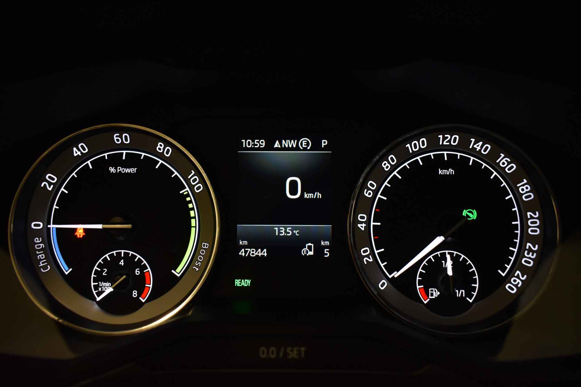 Škoda Superb Combi iV 218PK DSG HYBRID BUSINESS PLUS CARPLAY/PDC/NAVI - 24/44