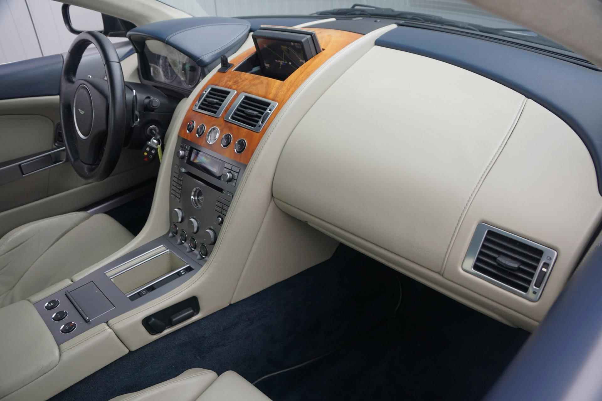 Aston Martin DB9 5.9 V12 Touchtronic / Navigatie / Airco / Elek. Stoel / Volledige historie! - 4/36