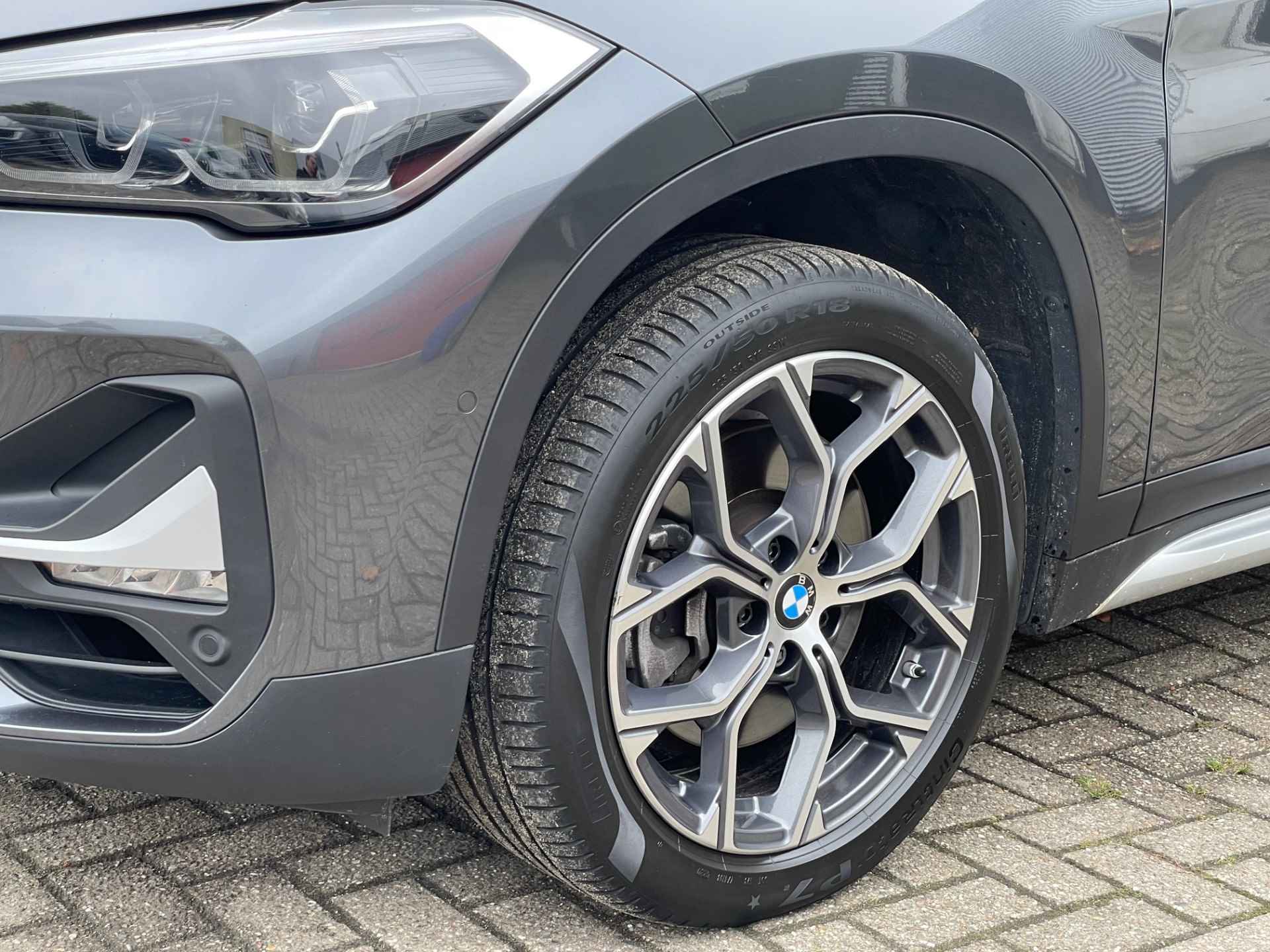 BMW X1 sDrive20i VDL Nedcar Ed. / trekhk / leer / HK hifi etc. - 7/28