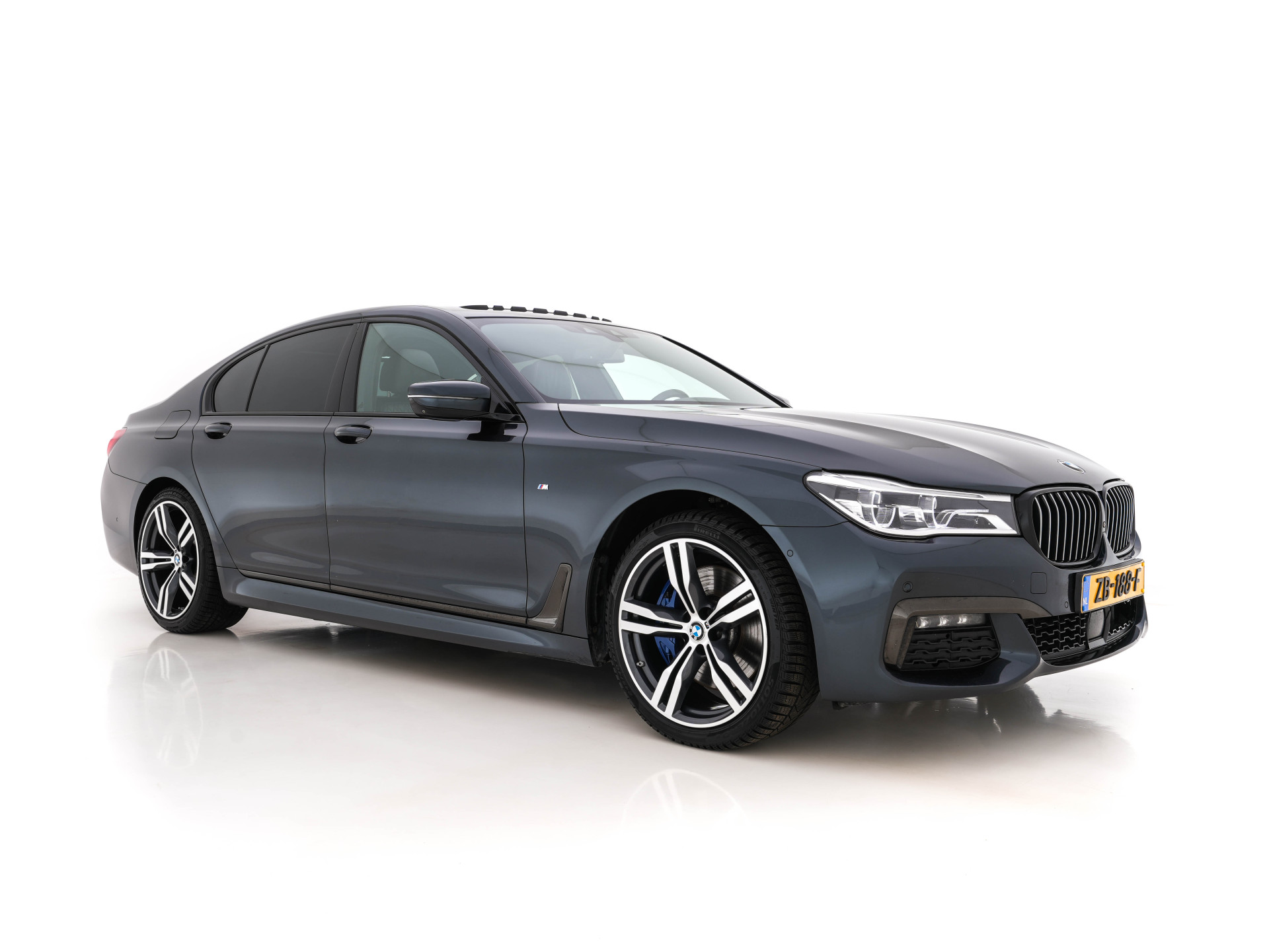 BMW 7 Serie 730d xDrive High Executive M-Sportpack Aut. *PANO | NAPPA-FULL-LEATHER | HARMAN/KARDON-SURROUND | SOFT-CLOSE | HEAD-UP | ADAPT.CRUISE | FULL-LED | MEMORY-PACK | SURROUND-VIEW | DIGI-COCKPIT | BLIS | DAB+ | AMBIENT-LIGHT | 20''ALU*