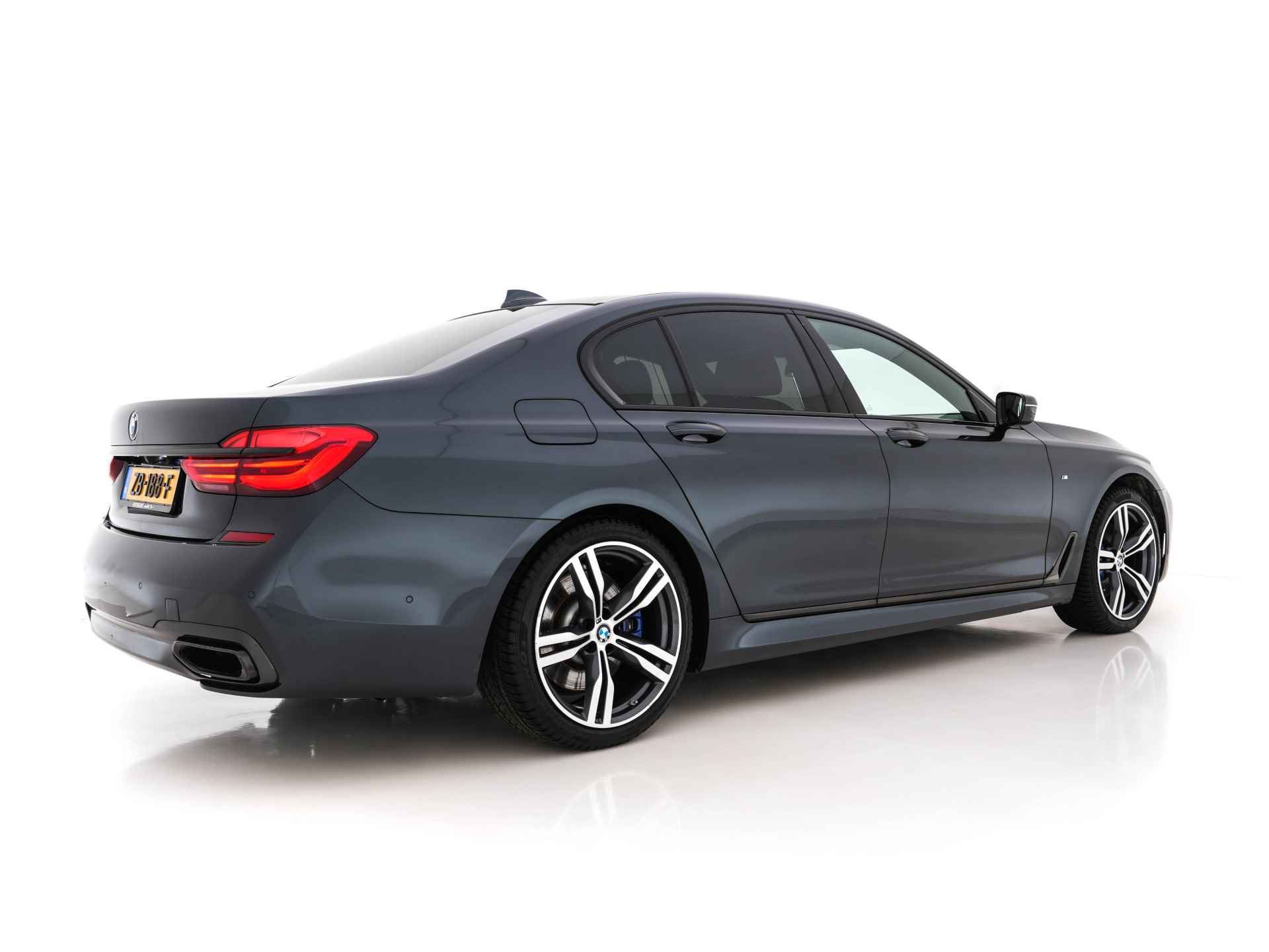 BMW 7 Serie 730d xDrive High Executive M-Sportpack Aut. *PANO | NAPPA-FULL-LEATHER | HARMAN/KARDON-SURROUND | SOFT-CLOSE | HEAD-UP | ADAPT.CRUISE | FULL-LED | MEMORY-PACK | SURROUND-VIEW | DIGI-COCKPIT | BLIS | DAB+ | AMBIENT-LIGHT | 20''ALU* - 6/48