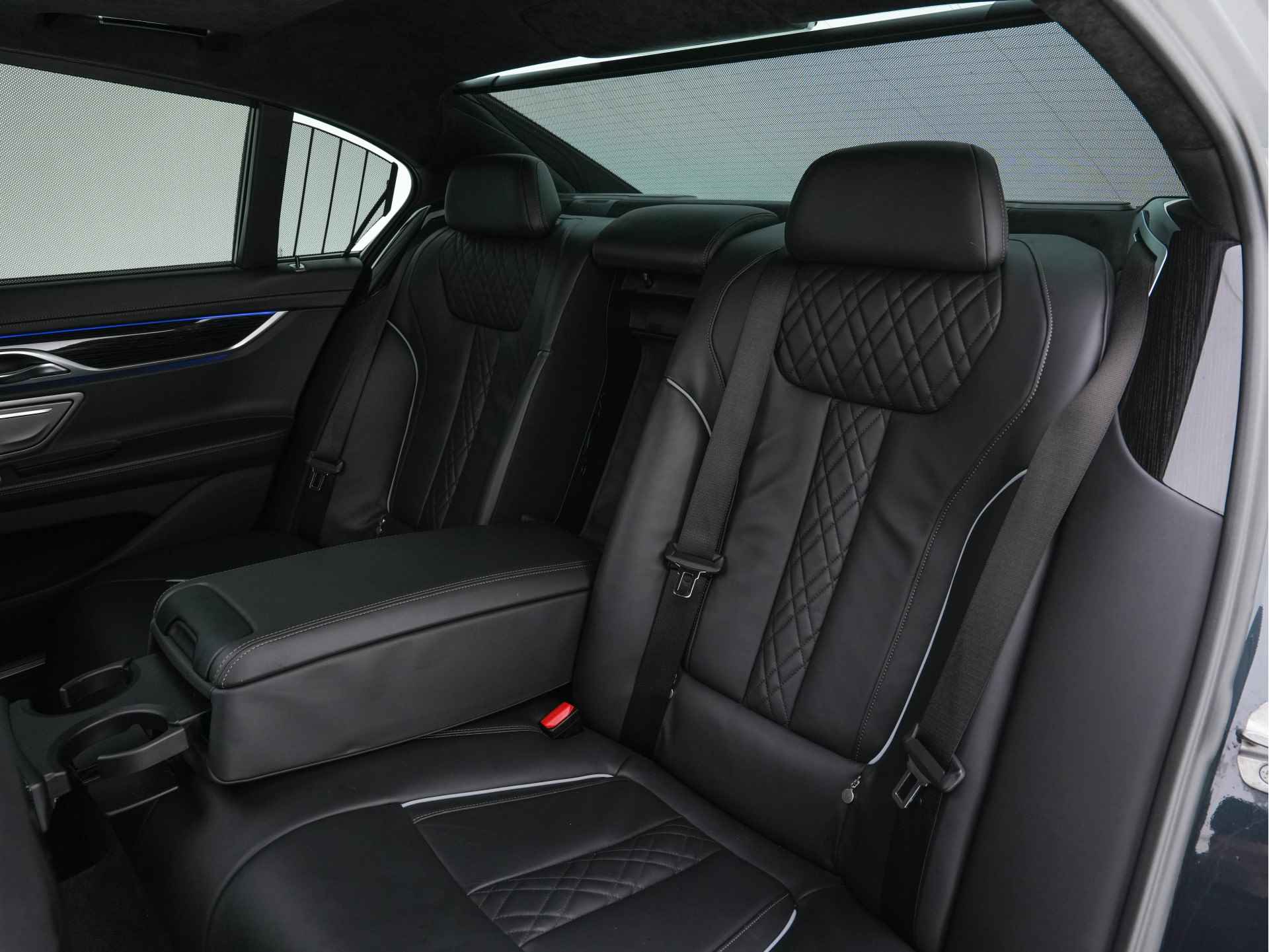 BMW 7 Serie 730d xDrive High Executive M-Sportpack Aut. *PANO | NAPPA-FULL-LEATHER | HARMAN/KARDON-SURROUND | SOFT-CLOSE | HEAD-UP | ADAPT.CRUISE | FULL-LED | MEMORY-PACK | SURROUND-VIEW | DIGI-COCKPIT | BLIS | DAB+ | AMBIENT-LIGHT | 20''ALU* - 36/48