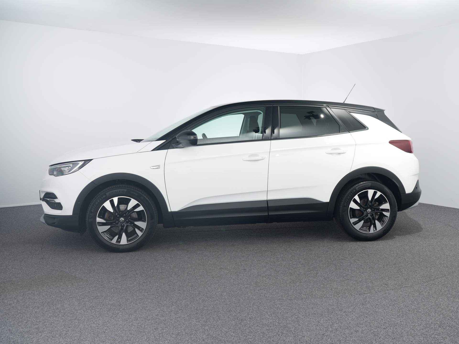 Opel Grandland X 1.2 Turbo Business Edition | Automaat | Stoel en stuurverwarming | Cruise Controle | Clima | Apple C | Stoel en stuurverwarming | Cruise Controle | Clima | Apple Carplay / Android Auto - 13/26