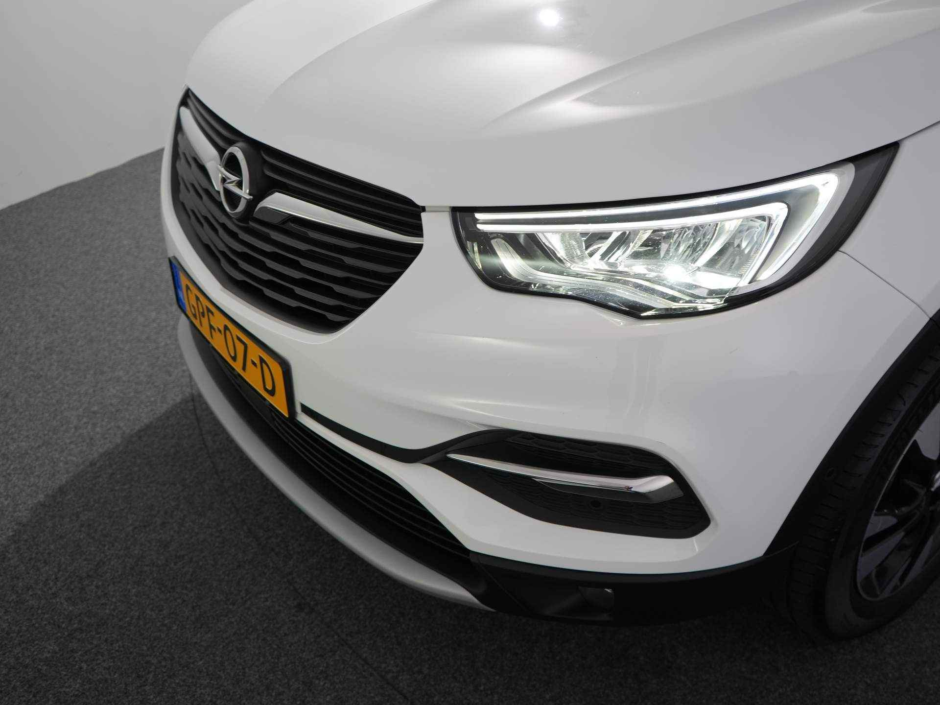 Opel Grandland X 1.2 Turbo Business Edition | Automaat | Stoel en stuurverwarming | Cruise Controle | Clima | Apple C | Stoel en stuurverwarming | Cruise Controle | Clima | Apple Carplay / Android Auto - 23/26