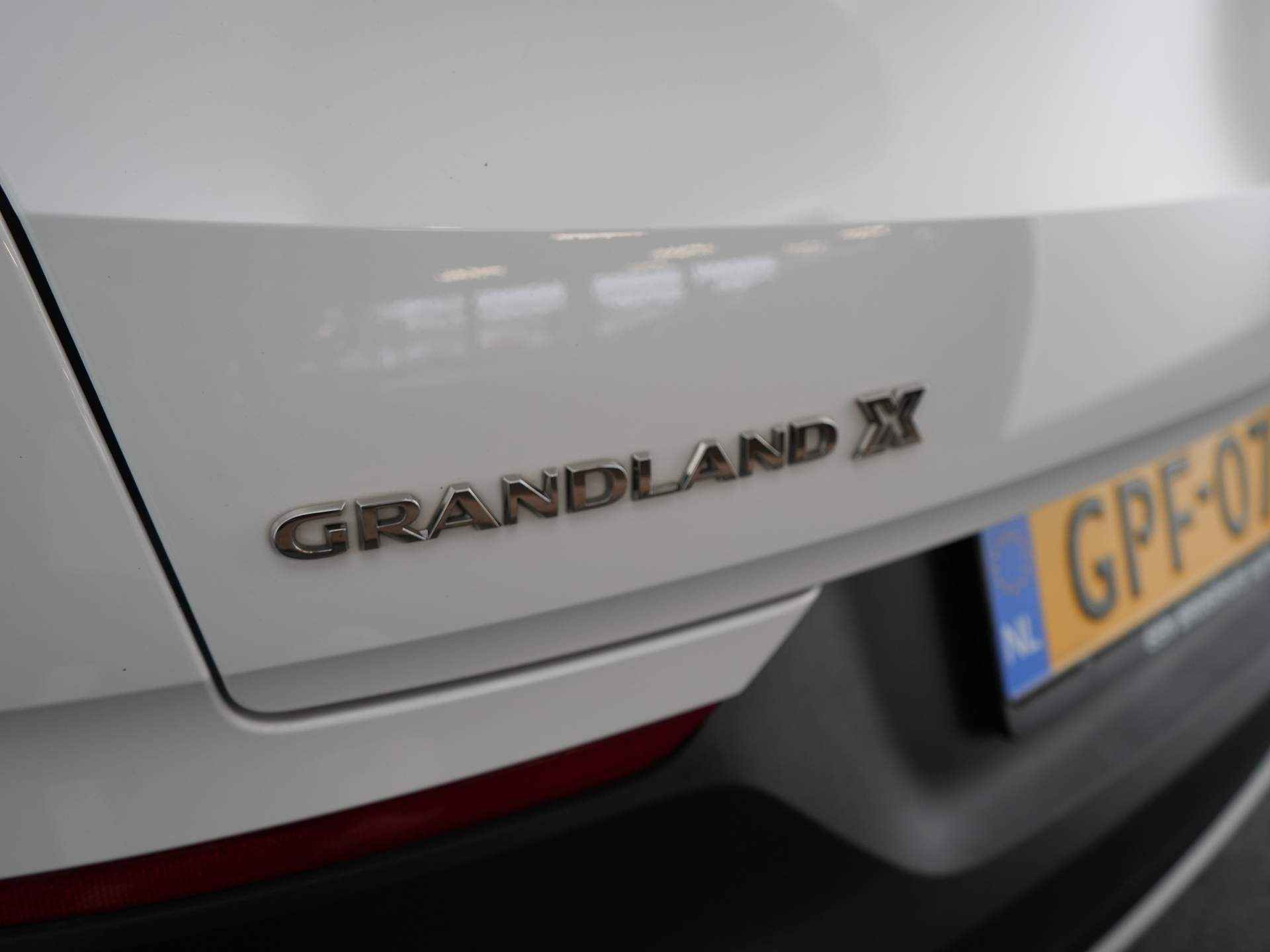 Opel Grandland X 1.2 Turbo Business Edition | Automaat | Stoel en stuurverwarming | Cruise Controle | Clima | Apple C | Stoel en stuurverwarming | Cruise Controle | Clima | Apple Carplay / Android Auto - 26/26