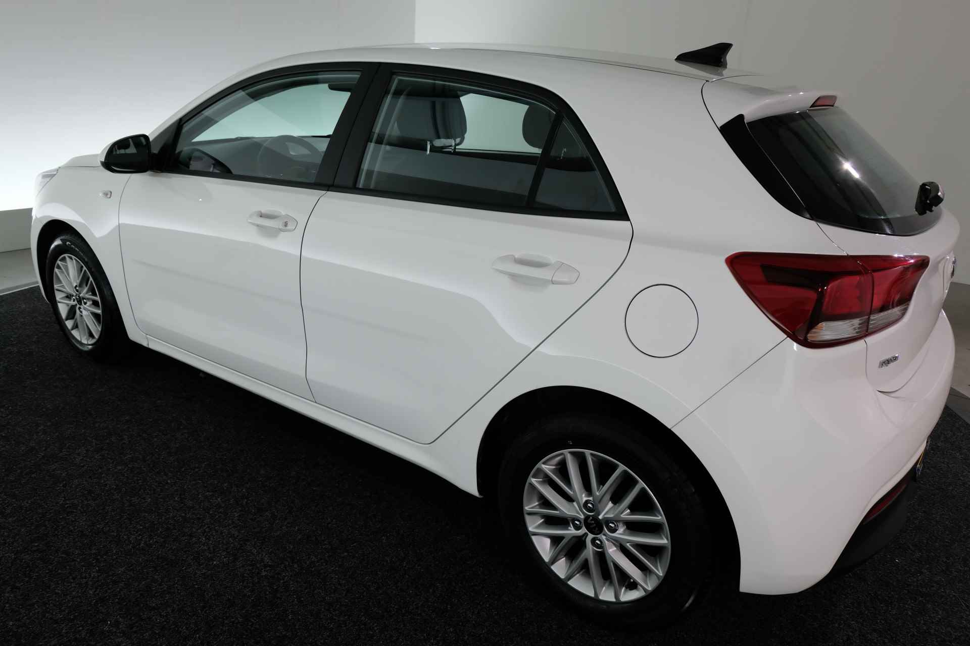 Kia Rio 1.0 TGDI DynamicLine / CAMERA / CRUISE / CLIMA / - 22/30