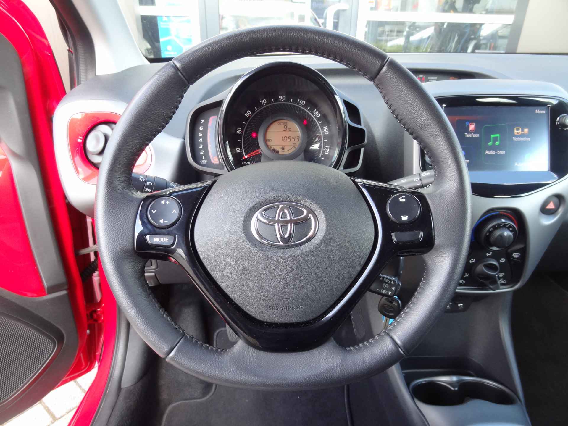 Toyota Aygo 1.0 VVT-i x-play | ACHTERUITRIJCAMERA | AIRCO | ELEKTRISCHE RAMEN | WEINING KILOMETERS! - 15/28