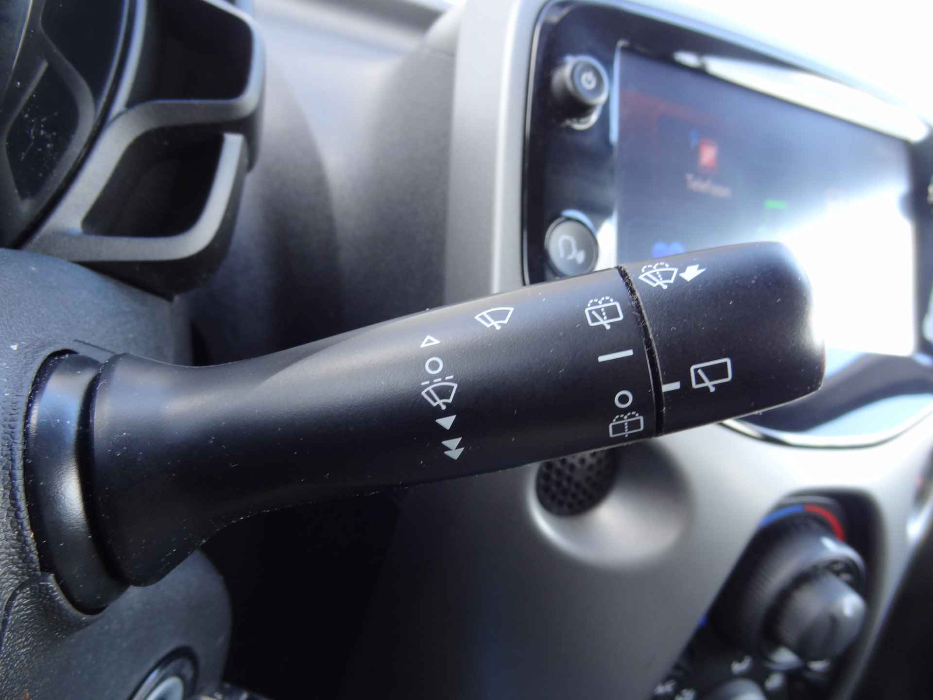 Toyota Aygo 1.0 VVT-i x-play | ACHTERUITRIJCAMERA | AIRCO | ELEKTRISCHE RAMEN | WEINING KILOMETERS! - 20/28