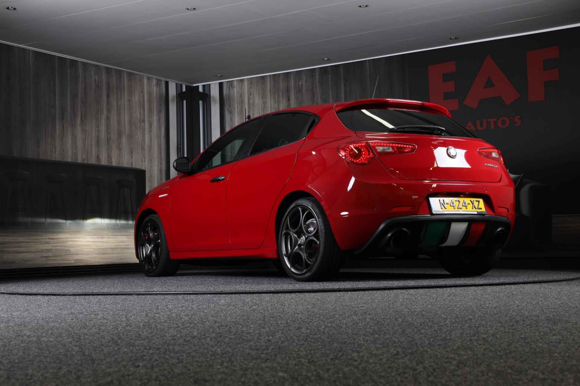 Alfa Romeo Giulietta 1.750 Turbo Veloce / 241 PK / AUT / Navi / Ecc / Cruise Control / BOSE / F1 / Schaalstoelen / Xenon / 18 Inch - 5/40