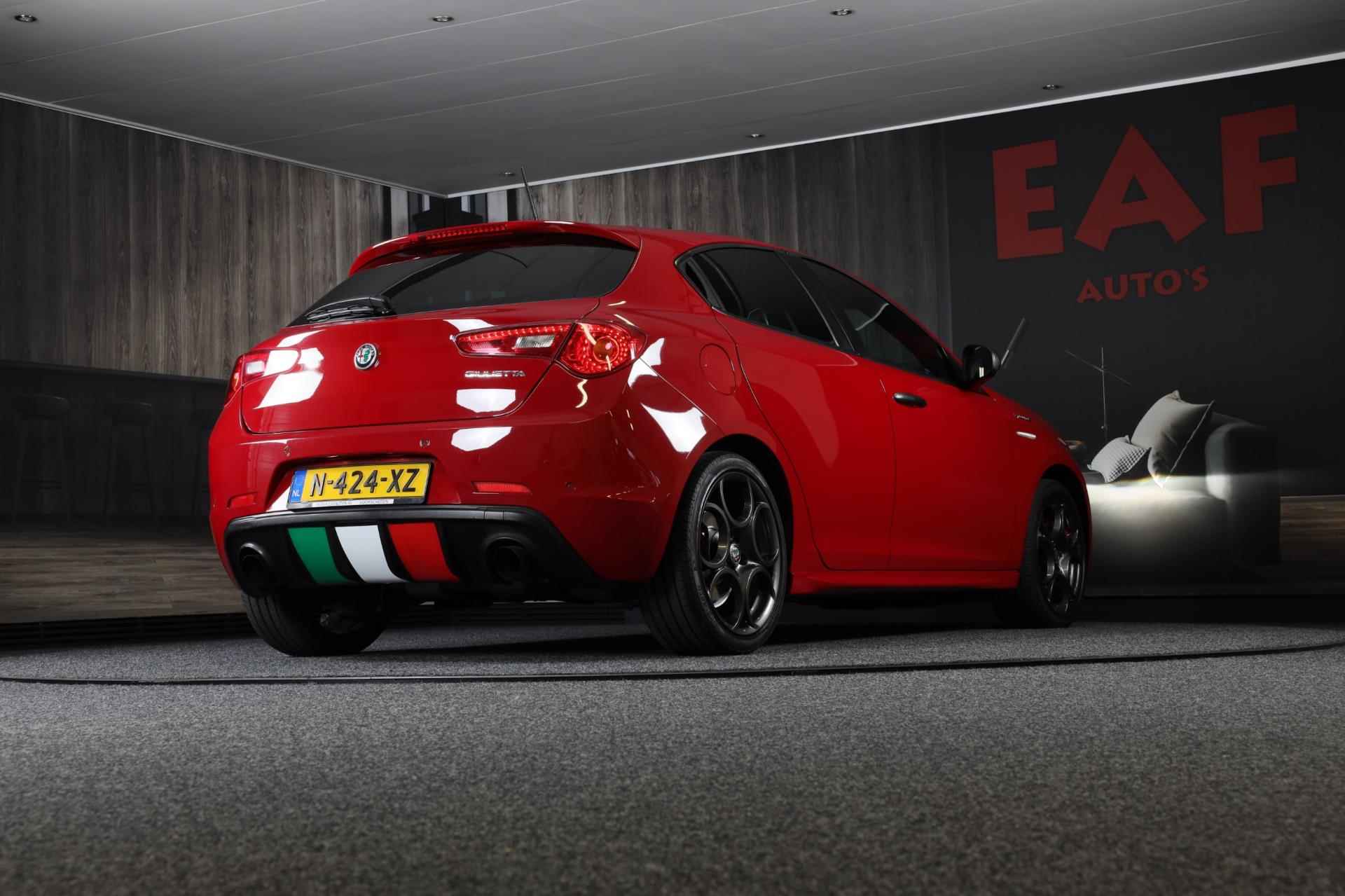 Alfa Romeo Giulietta 1.750 Turbo Veloce / 241 PK / AUT / Navi / Ecc / Cruise Control / BOSE / F1 / Schaalstoelen / Xenon / 18 Inch - 7/40