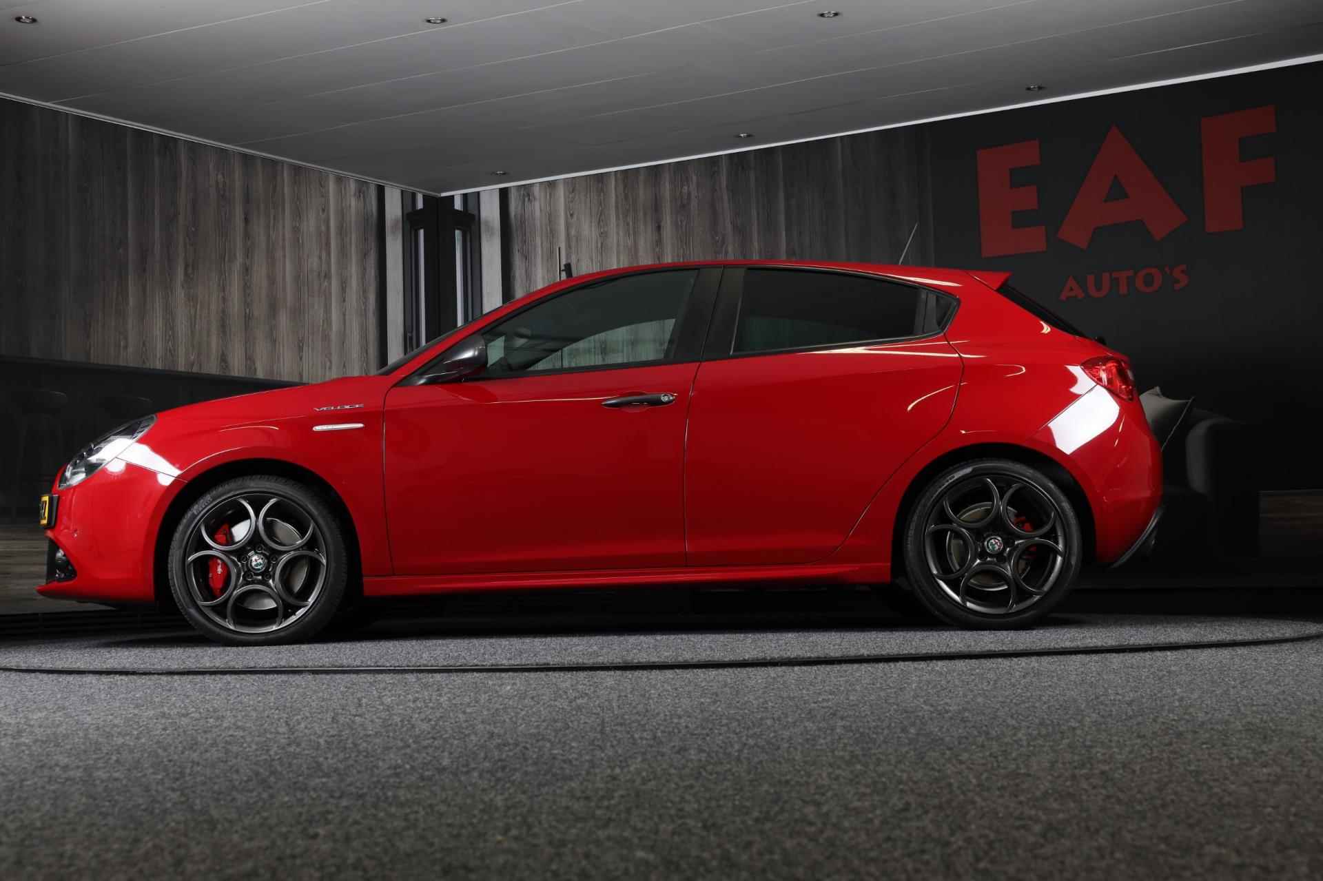 Alfa Romeo Giulietta 1.750 Turbo Veloce / 241 PK / AUT / Navi / Ecc / Cruise Control / BOSE / F1 / Schaalstoelen / Xenon / 18 Inch - 24/40