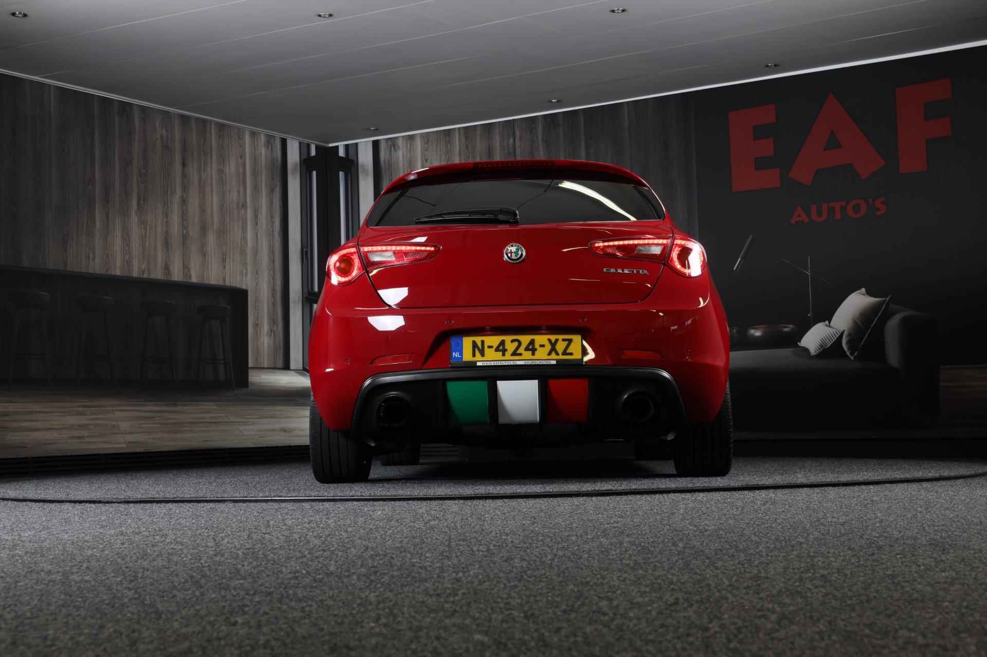 Alfa Romeo Giulietta 1.750 Turbo Veloce / 241 PK / AUT / Navi / Ecc / Cruise Control / BOSE / F1 / Schaalstoelen / Xenon / 18 Inch - 25/40