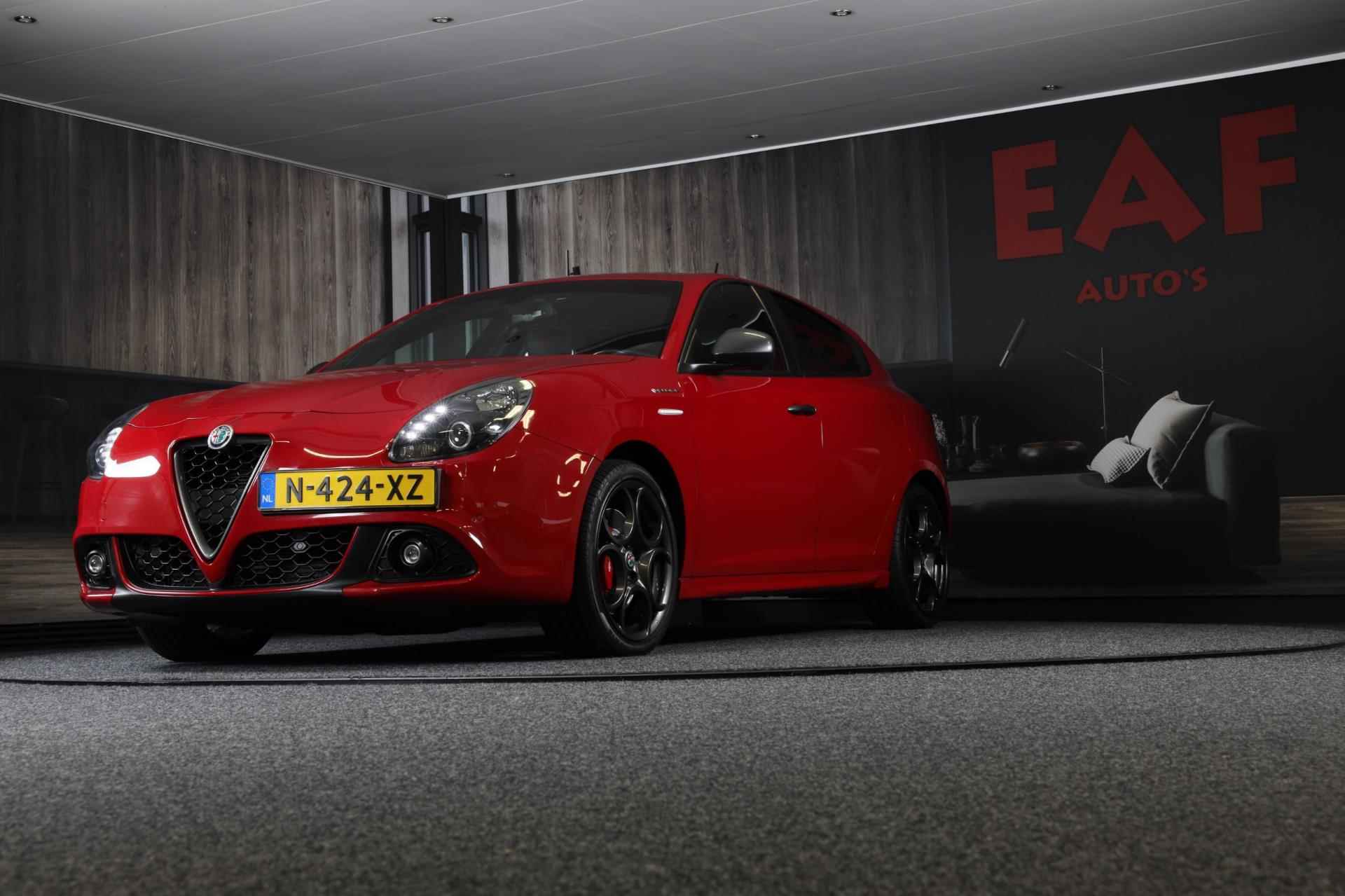 Alfa Romeo Giulietta 1.750 Turbo Veloce / 241 PK / AUT / Navi / Ecc / Cruise Control / BOSE / F1 / Schaalstoelen / Xenon / 18 Inch - 29/40