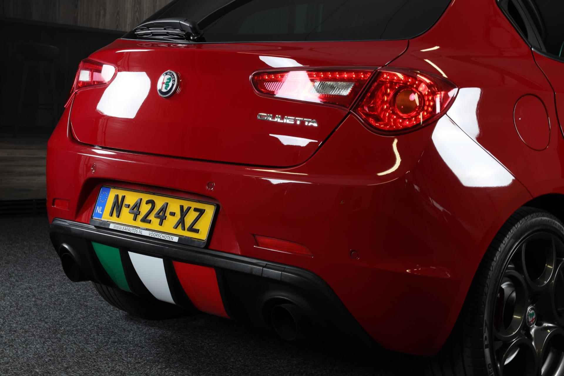 Alfa Romeo Giulietta 1.750 Turbo Veloce / 241 PK / AUT / Navi / Ecc / Cruise Control / BOSE / F1 / Schaalstoelen / Xenon / 18 Inch - 31/40