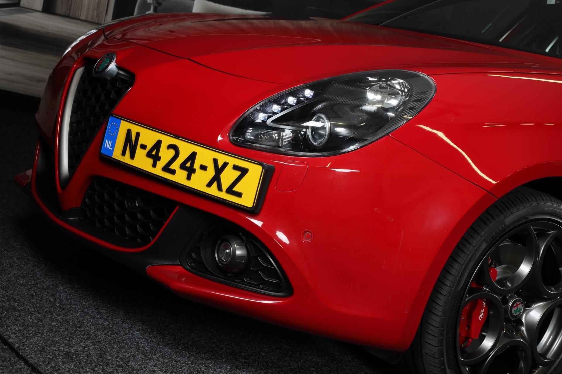 Alfa Romeo Giulietta 1.750 Turbo Veloce / 241 PK / AUT / Navi / Ecc / Cruise Control / BOSE / F1 / Schaalstoelen / Xenon / 18 Inch - 32/40