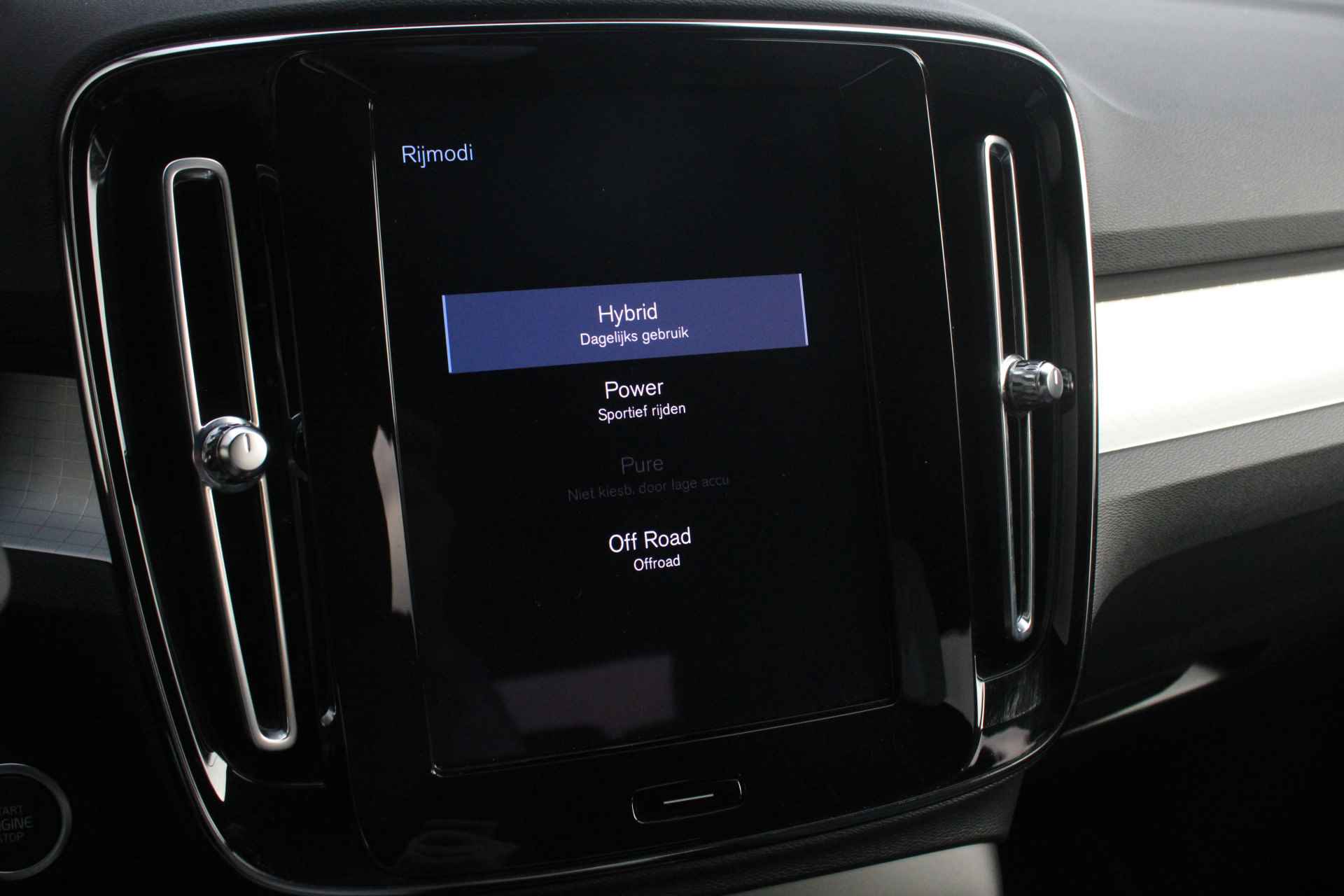 Volvo XC40 T4 Recharge Core Bright | 19'' | Camera | Stoel / stuurverwarming | Privacy-glass - 16/30