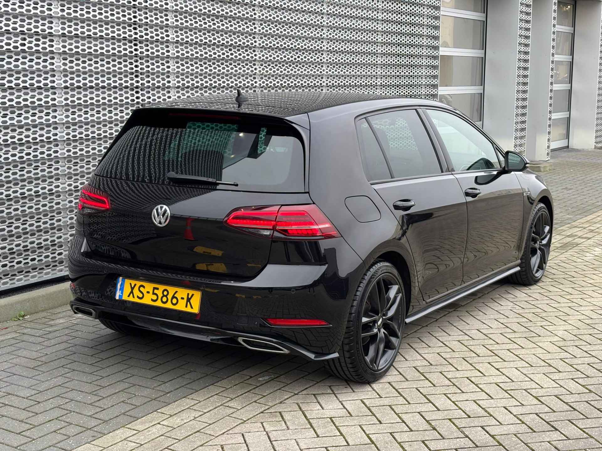 Volkswagen Golf 1.5 TSI Highline Business R / R-Line Interieur + Exterieur / LED / Alarmsysteem / Stoelverwarming / Parkeersensoren V+A - 31/33