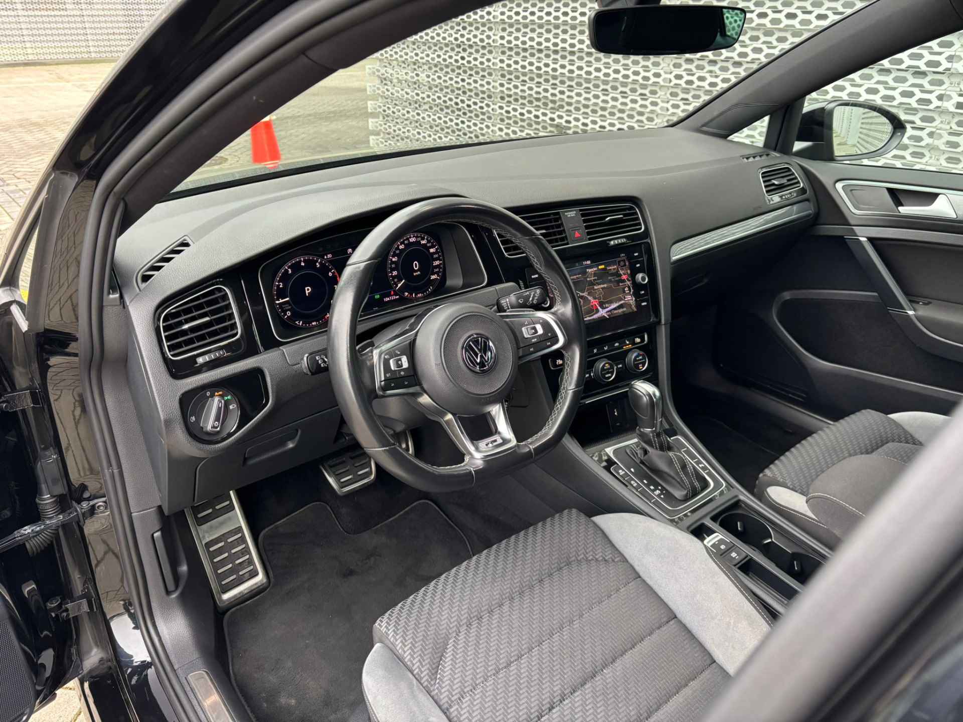 Volkswagen Golf 1.5 TSI Highline Business R / R-Line Interieur + Exterieur / LED / Alarmsysteem / Stoelverwarming / Parkeersensoren V+A - 12/33