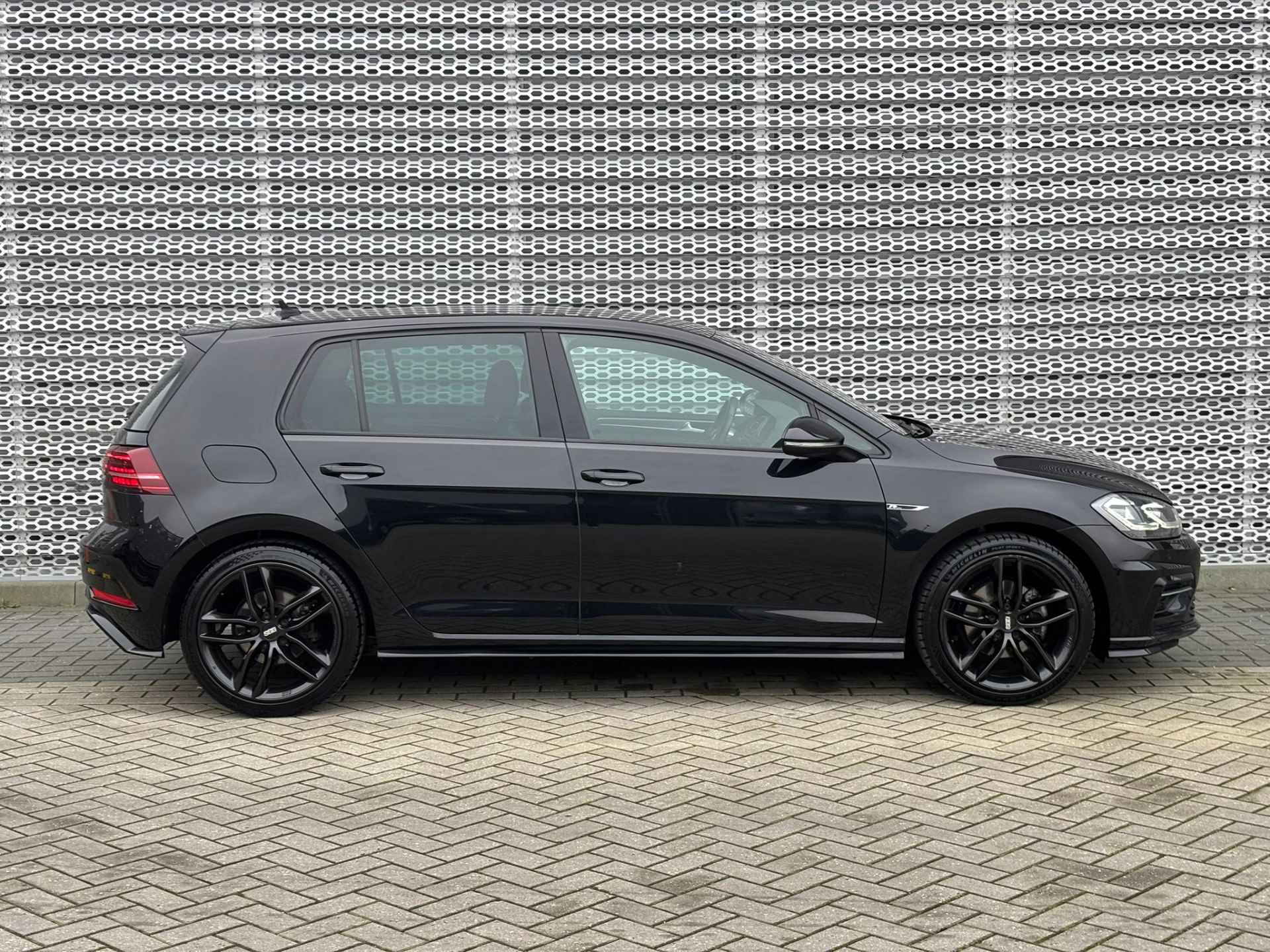 Volkswagen Golf 1.5 TSI Highline Business R / R-Line Interieur + Exterieur / LED / Alarmsysteem / Stoelverwarming / Parkeersensoren V+A - 30/33