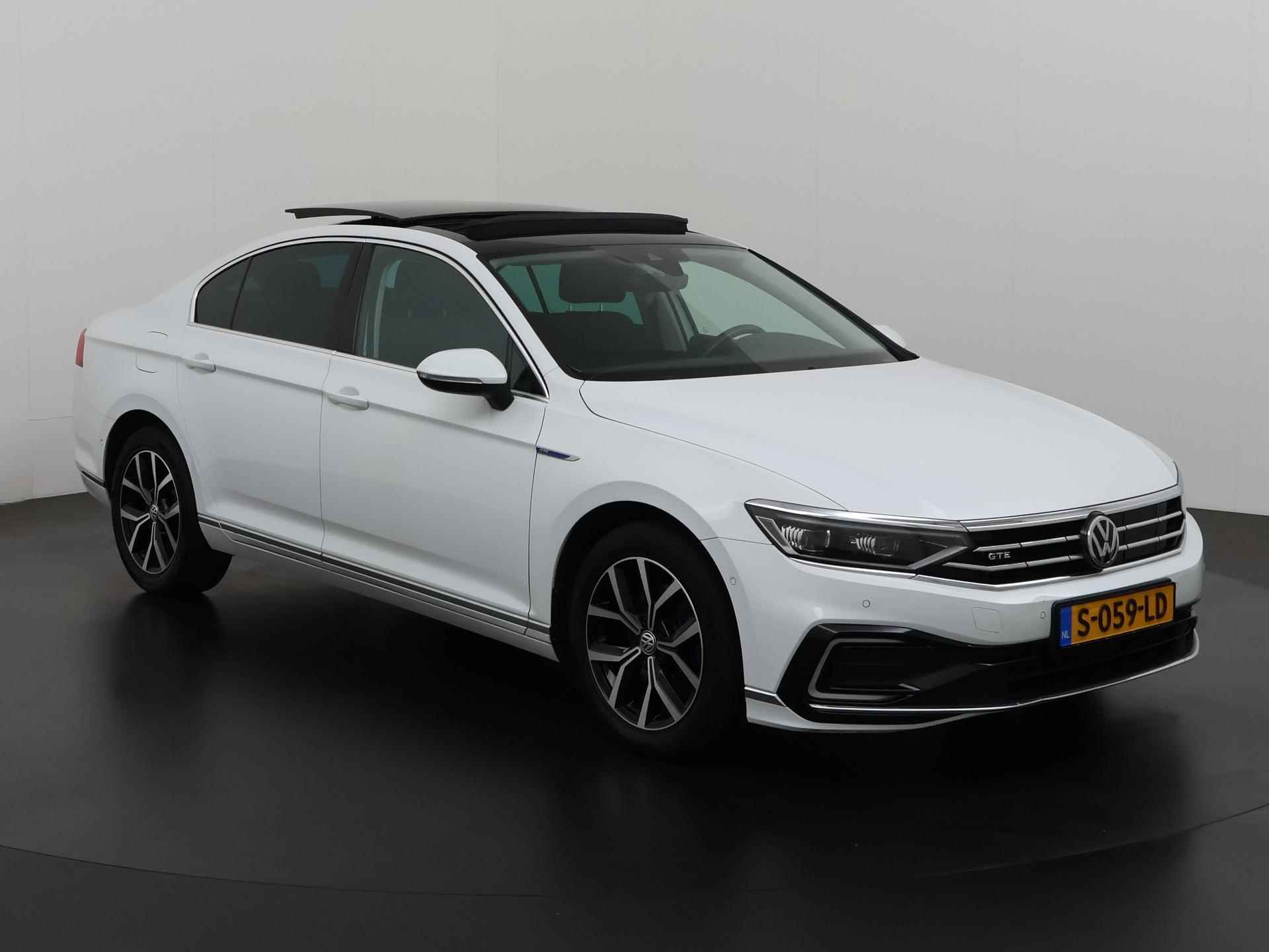 Volkswagen Passat 1.4 TSI Plug-in GTE Facelift | Digital Cockpit | Schuifdak | Matrix LED | Camera | Zondag Open! - 30/44