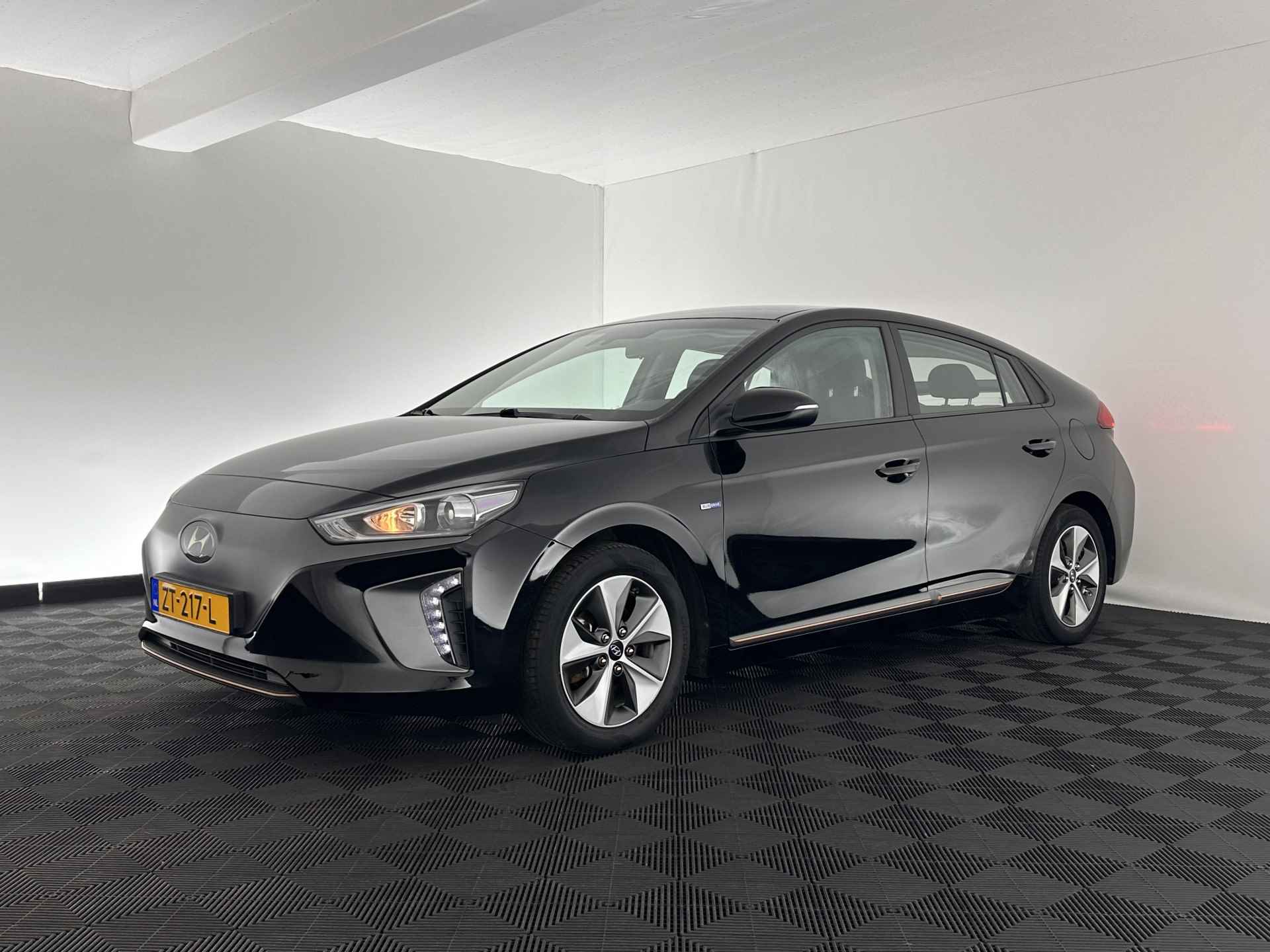 Hyundai IONIQ Comfort EV Aut. *INFINITY-AUDIO | NAVI-FULLMAP | CAMERA | CCS-FASTLOADER | LANE-ASSIST | ADAPTIVE-CRUISE | KEYLESS | SHIFT-PADDLES | PDC | CARPLAY |  DAB+ | COMFORT-SEATS | 16"ALU* - 3/31