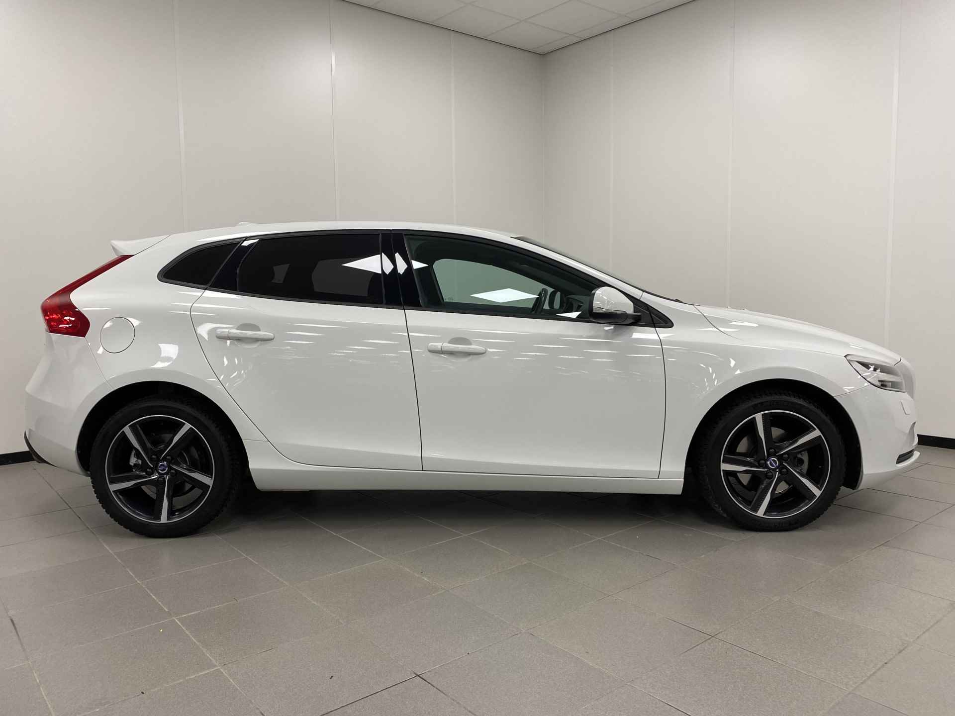 Volvo V40 2.0 T3 /152PK / Nordic+ / TREKH. / NAVI / CRUISE.C / STOELVERW. / - 6/51