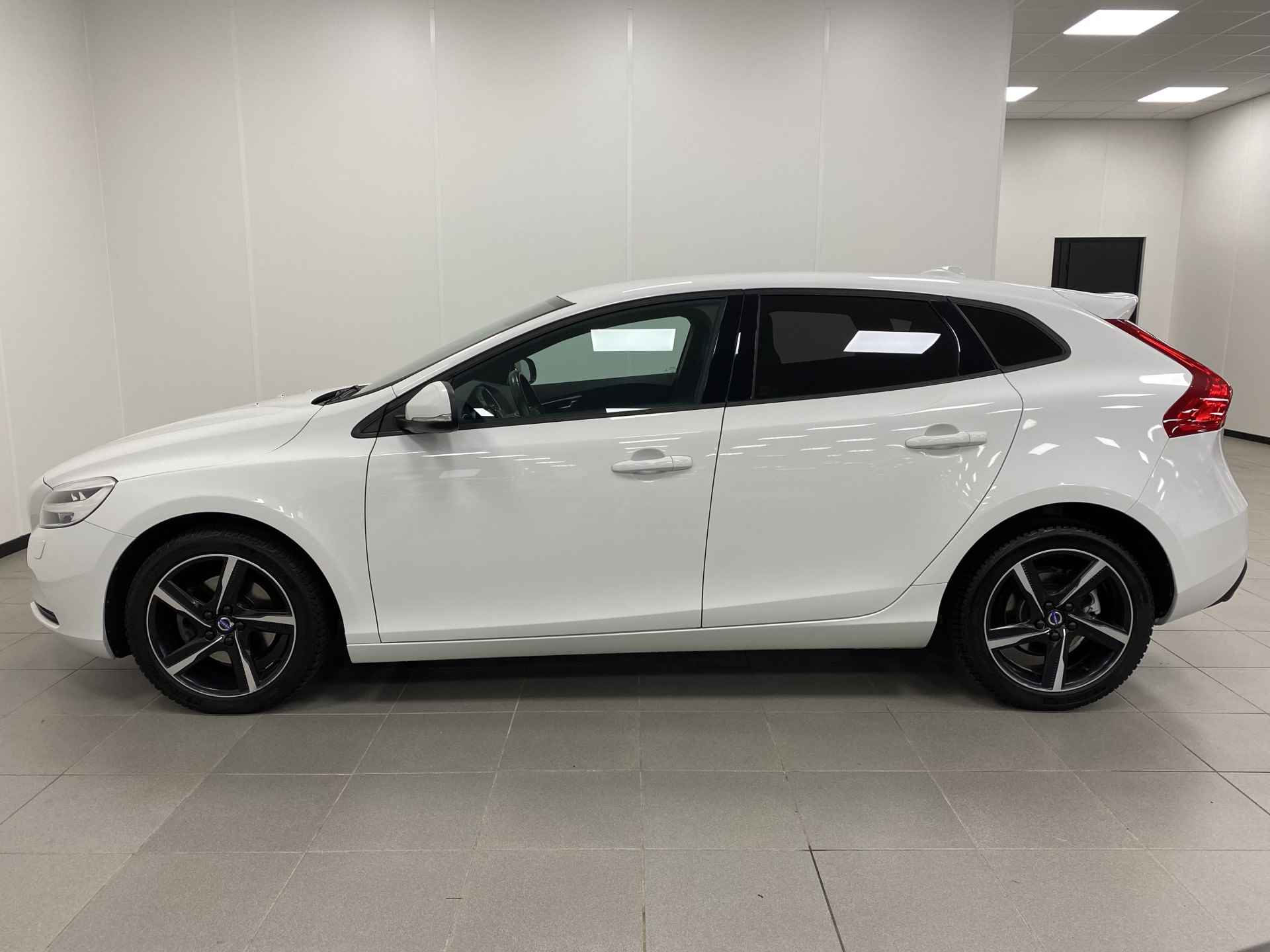 Volvo V40 2.0 T3 /152PK / Nordic+ / TREKH. / NAVI / CRUISE.C / STOELVERW. / - 27/51