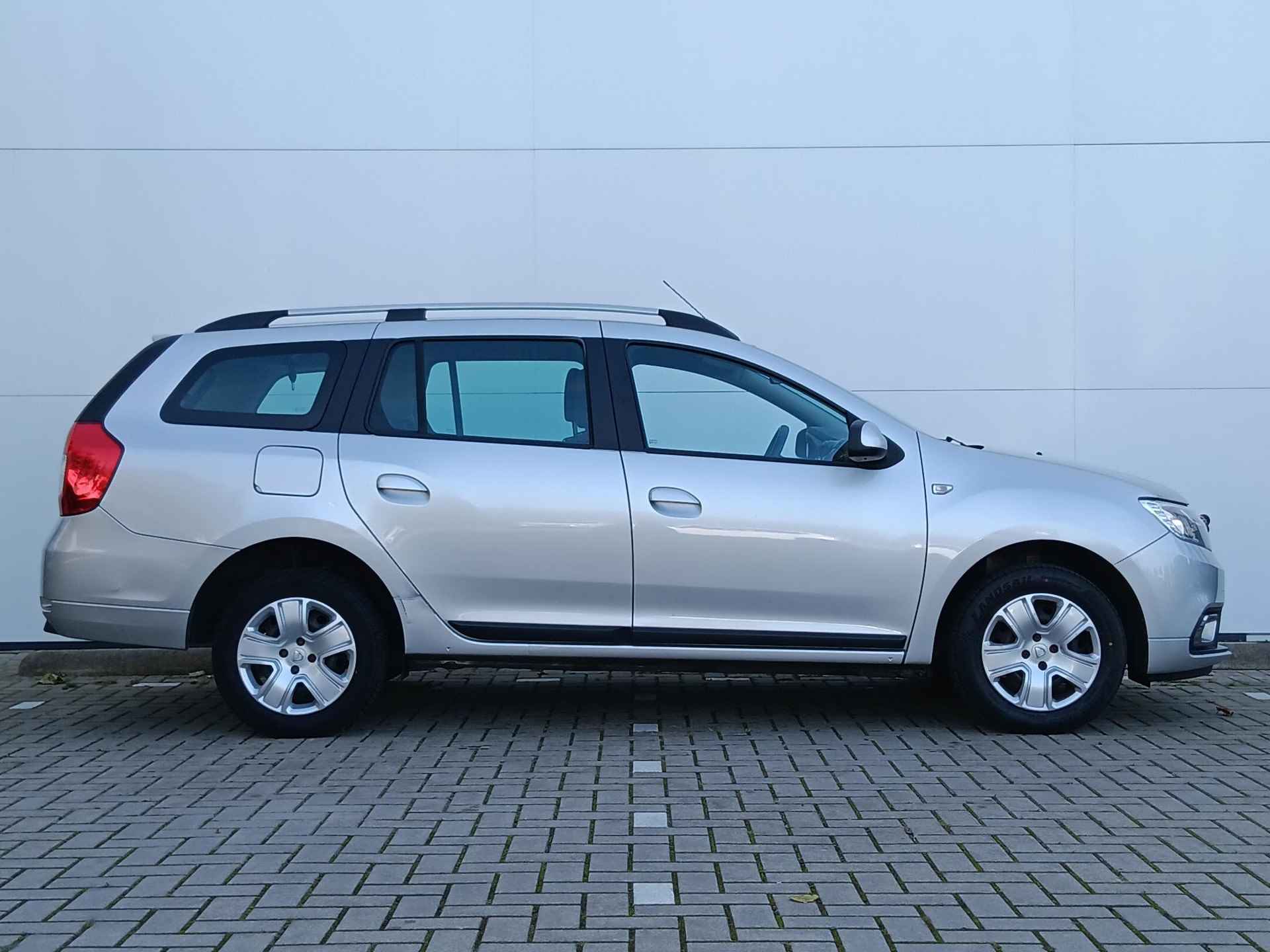 Dacia Logan MCV 0.9 TCe 90 Laureate LPG G3 / Navigatie / Parkeersensoren + Camera / Airconditioning / Dakrail / Cruise Control - 33/34