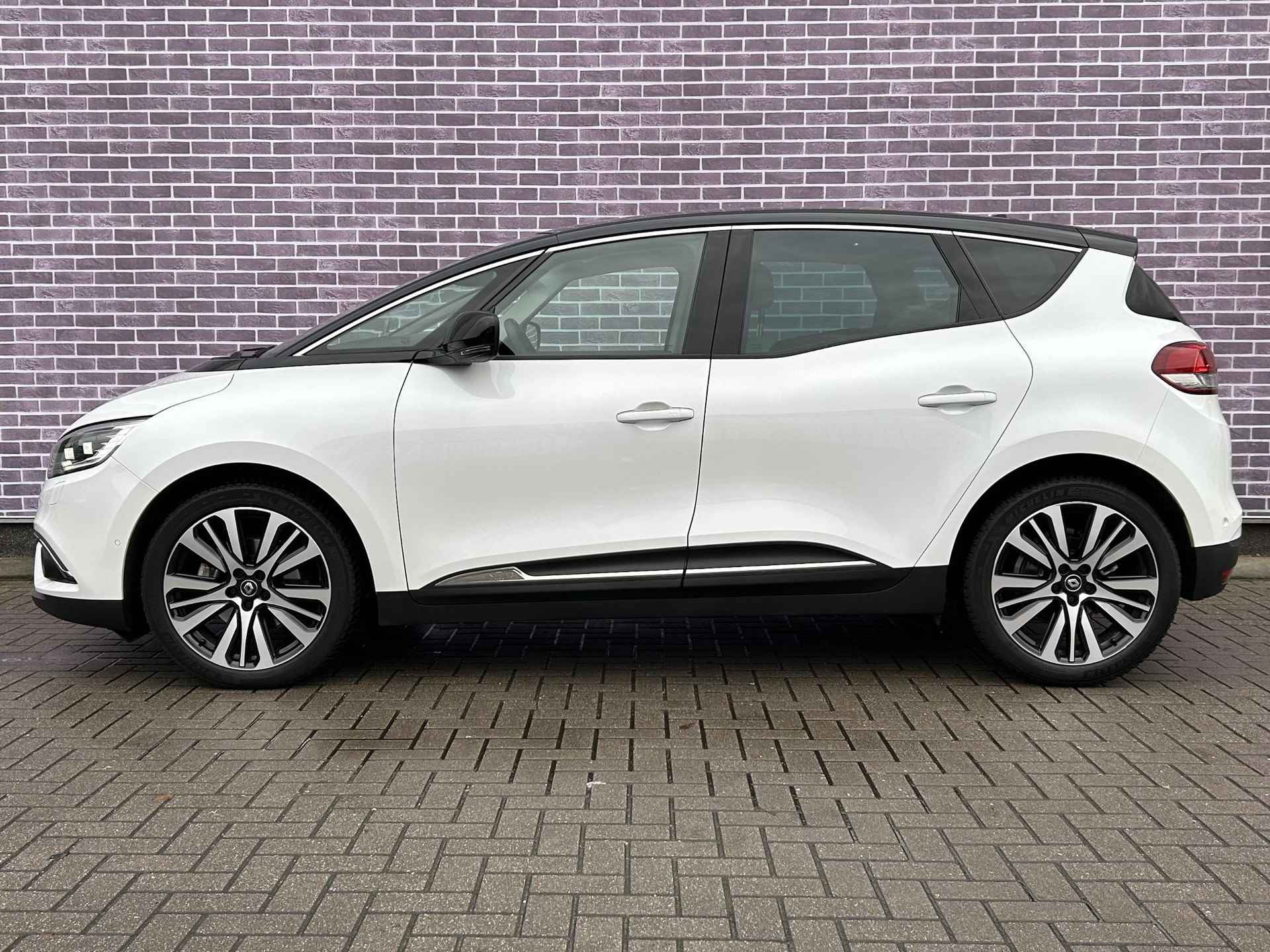 Renault Scénic 1.3 TCe Initiale Paris | Schuif-kanteldak | Head-Up | Trekhaak | Adaptive Cruise Control | Stoelverwarming | Massagestoelen | Climate Control | Navigatie | Achteruitrijcamera - 5/39