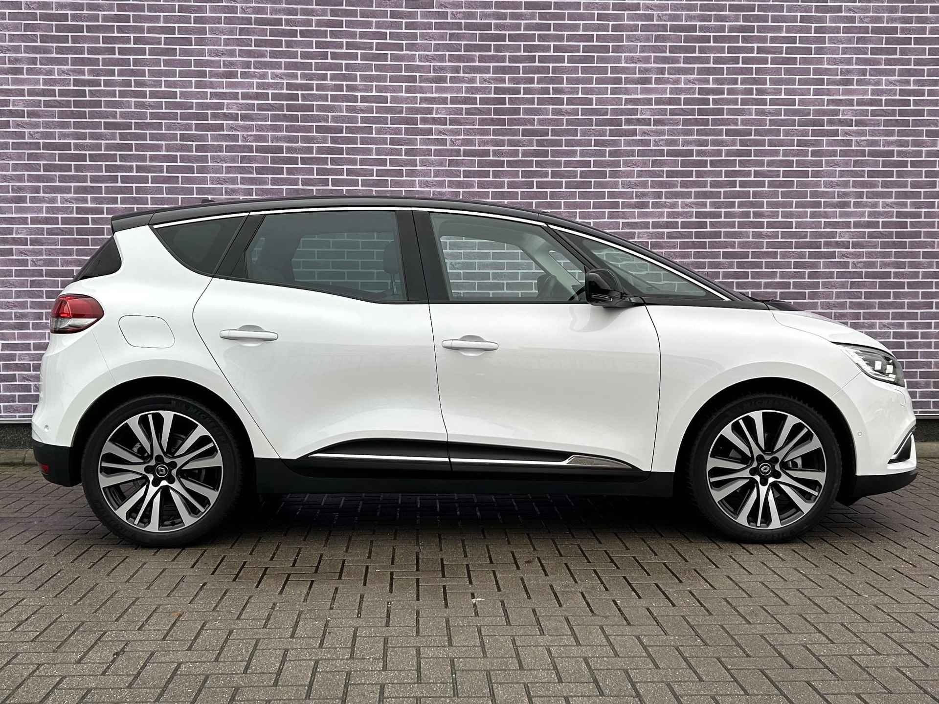 Renault Scénic 1.3 TCe Initiale Paris | Schuif-kanteldak | Head-Up | Trekhaak | Adaptive Cruise Control | Stoelverwarming | Massagestoelen | Climate Control | Navigatie | Achteruitrijcamera - 24/39