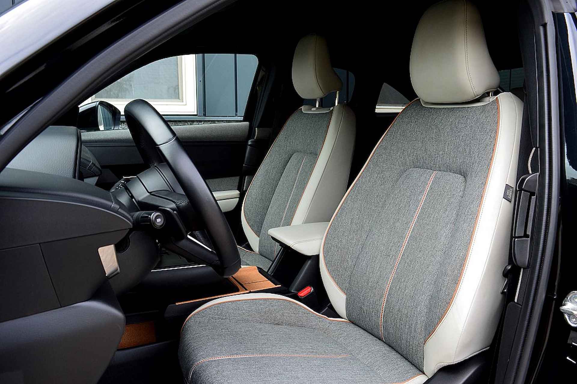 Mazda MX-30 e-SkyActiv 145 First Edition Rijklaarprijs-Garantie Navigatie Led Airco Cr Controle - 12/35