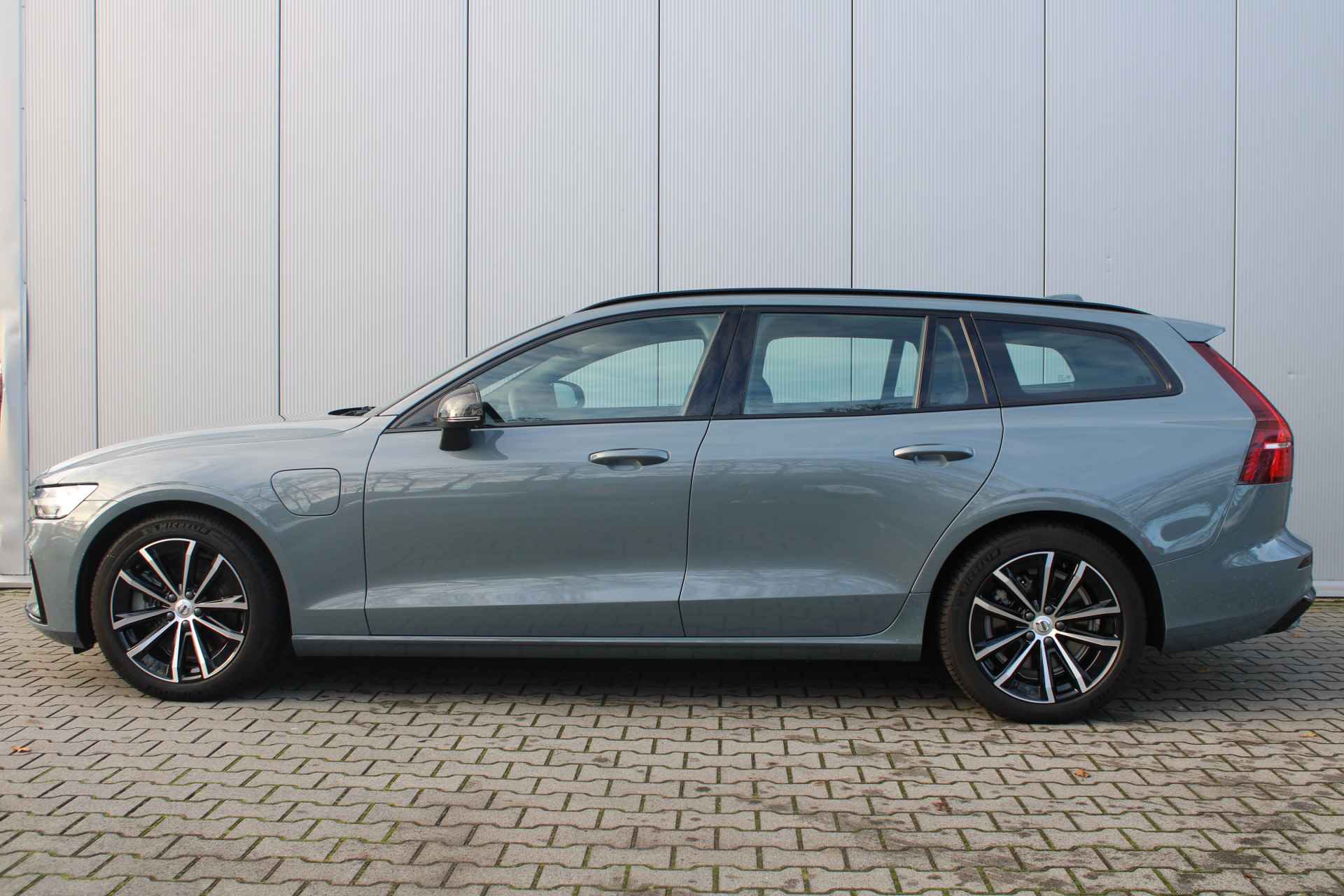 Volvo V60 T6 350 pk Recharge AWD Plus Dark | Trekhaak | Keyless Entry | Blis | Long Range - 6/35