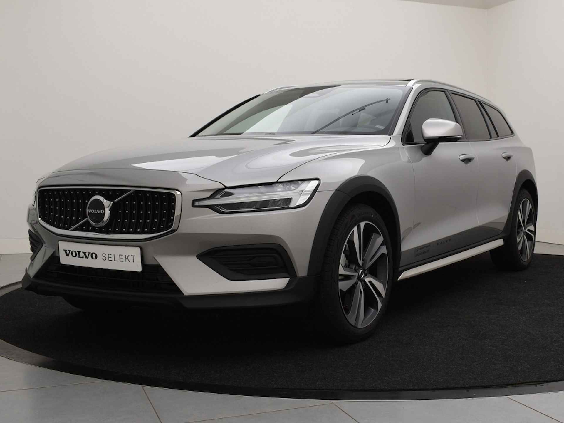 Volvo V60 Cross Country B5 AUT(8) PLUS BRIGHT SCHUIFDAK ACC BLIS KEYLESS 360GR CAM - 2/39